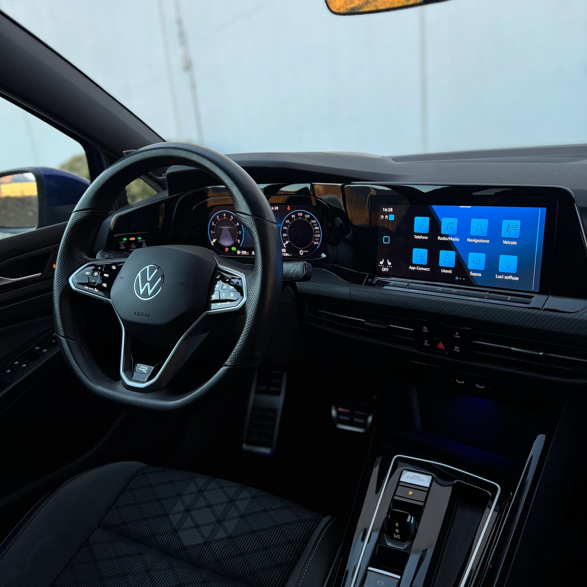 VW Golf 2.0 TSI R-Line DSG 4 Motion-image-7