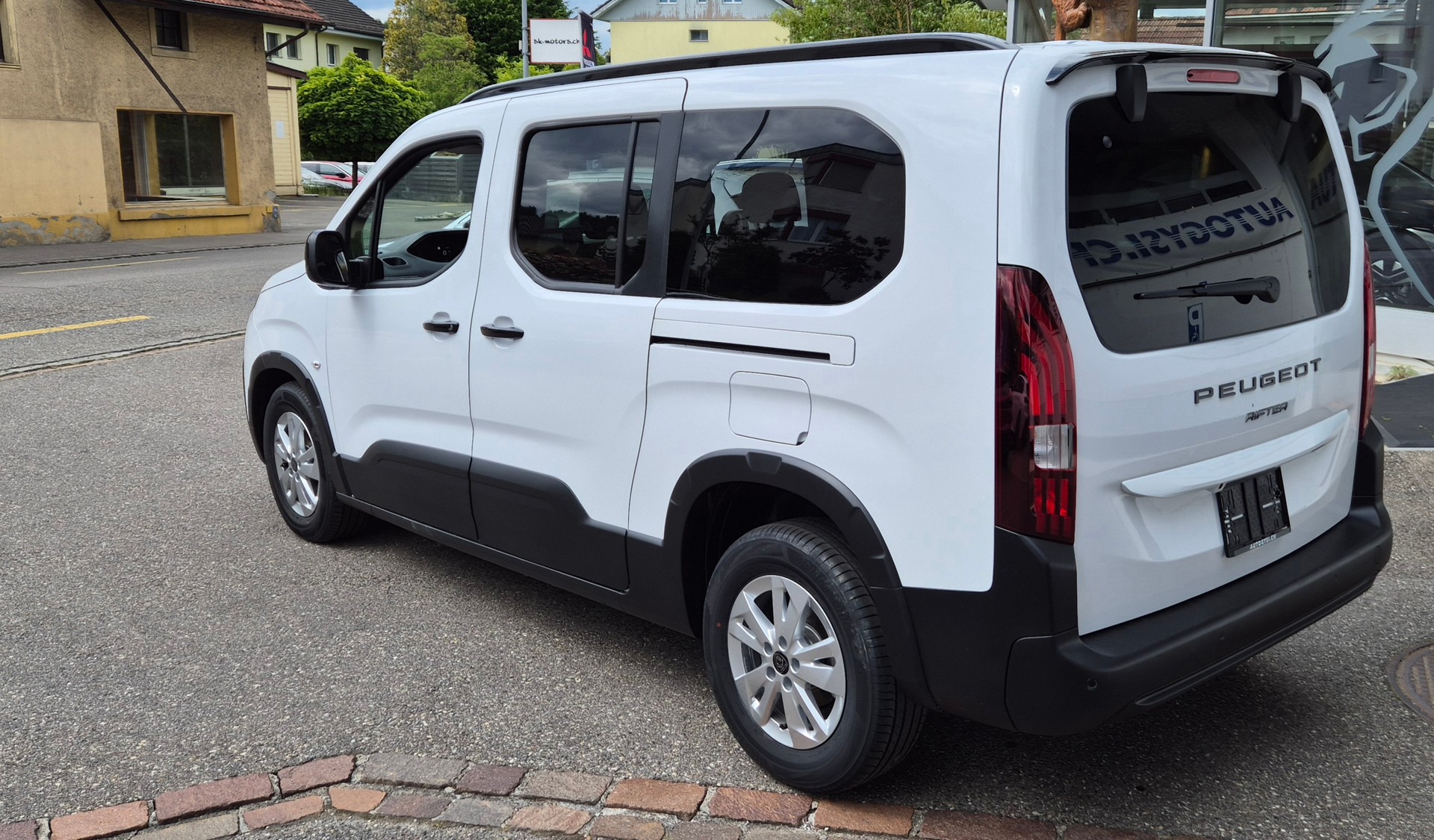 PEUGEOT Rifter SwissPrime Automat Helvetia-image-1