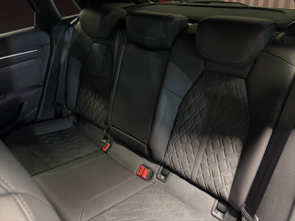 AUDI A3 Sportback TFSI 110 kW S line Attraction S tronic-image-9