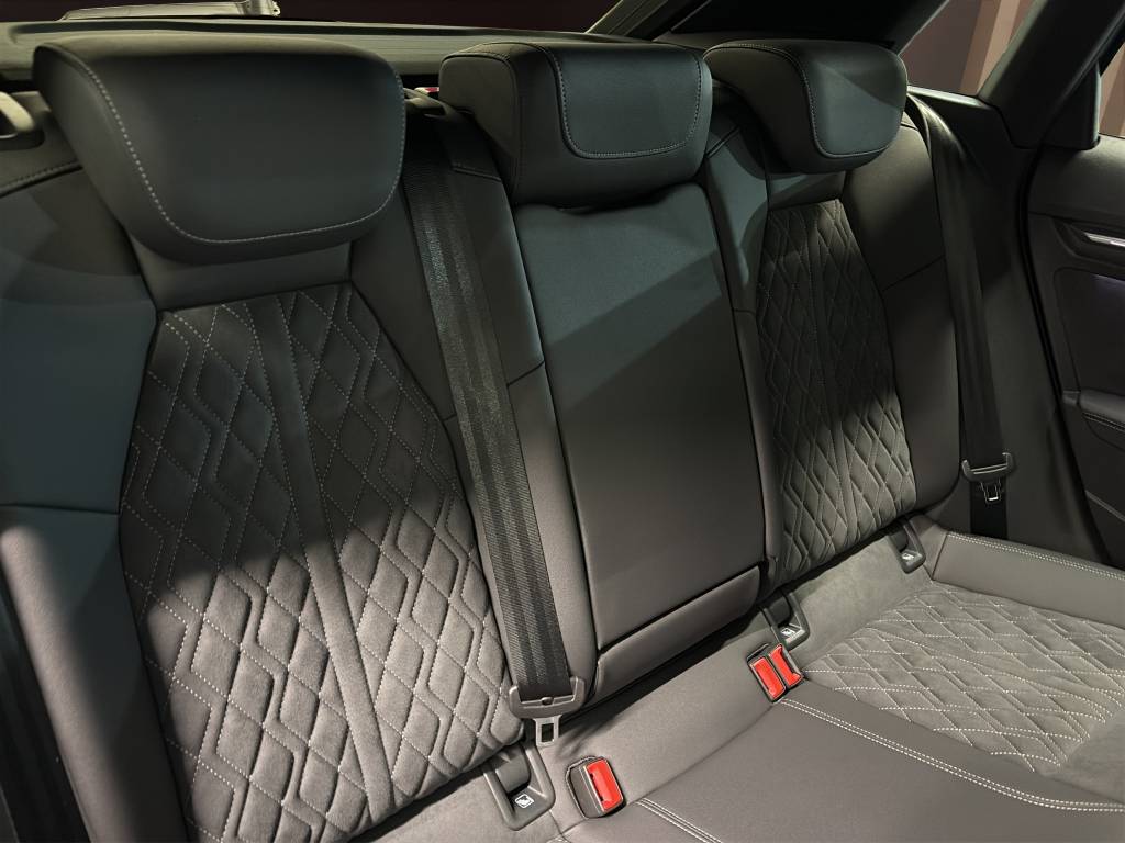 AUDI A3 Sportback TFSI 110 kW S line Attraction S tronic-image-8