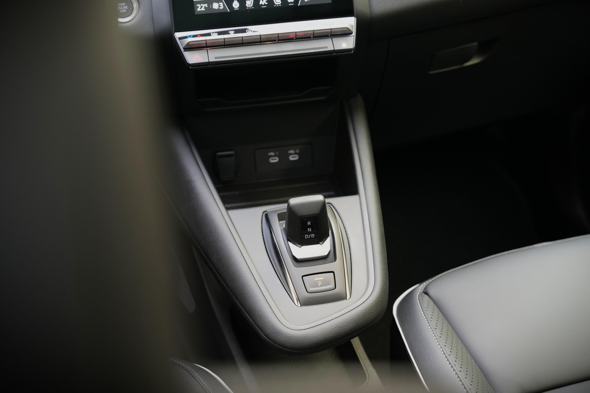 MITSUBISHI Grandis 1.8 HEV Instyle-image-12