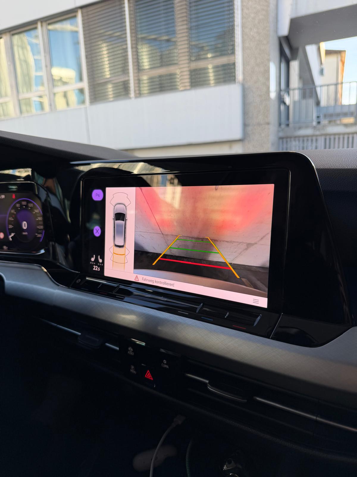 VW Golf Variant 1.0 eTSI mHEV Life DSG-image-4