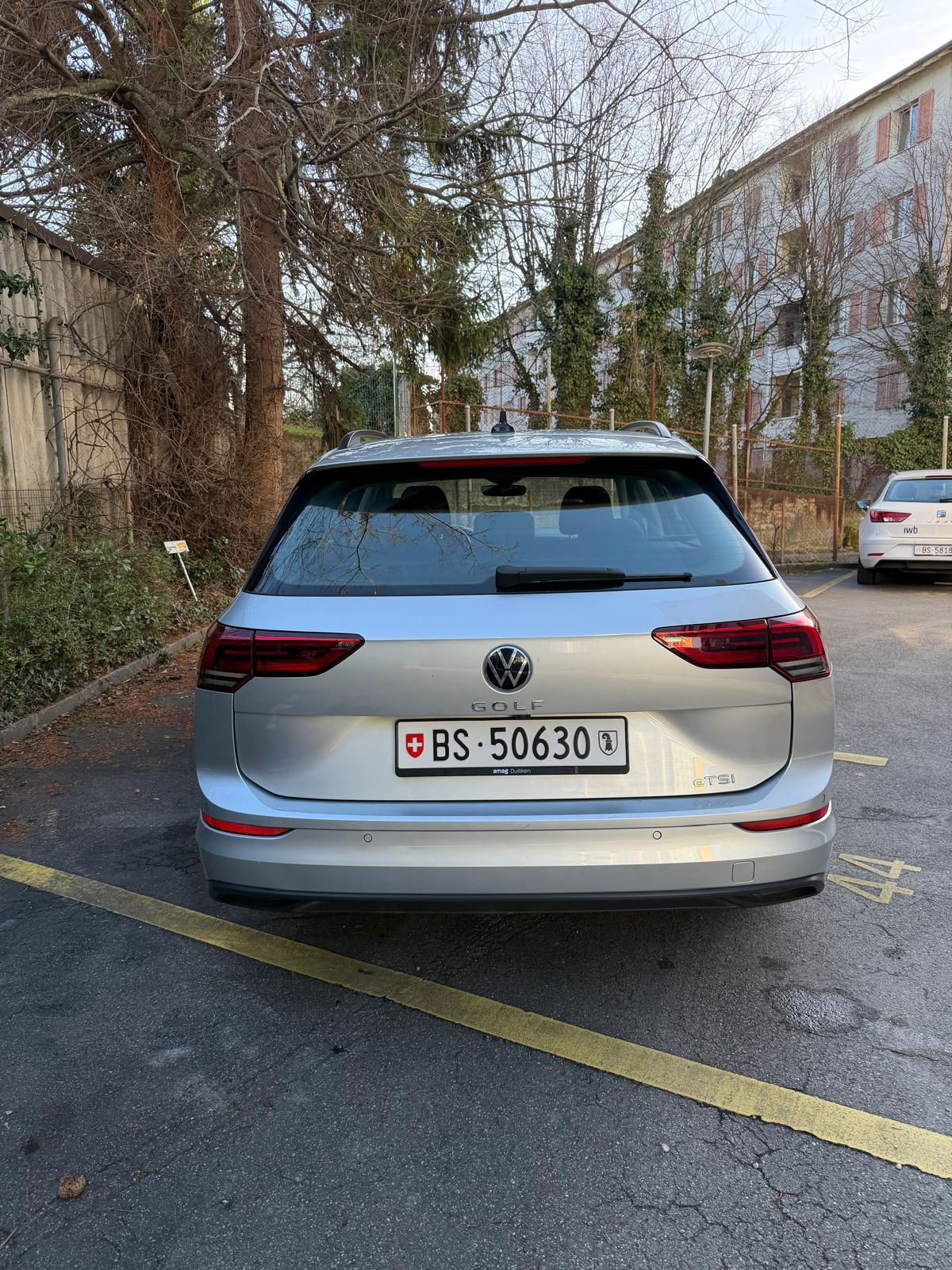 VW Golf Variant 1.0 eTSI mHEV Life DSG-image-1