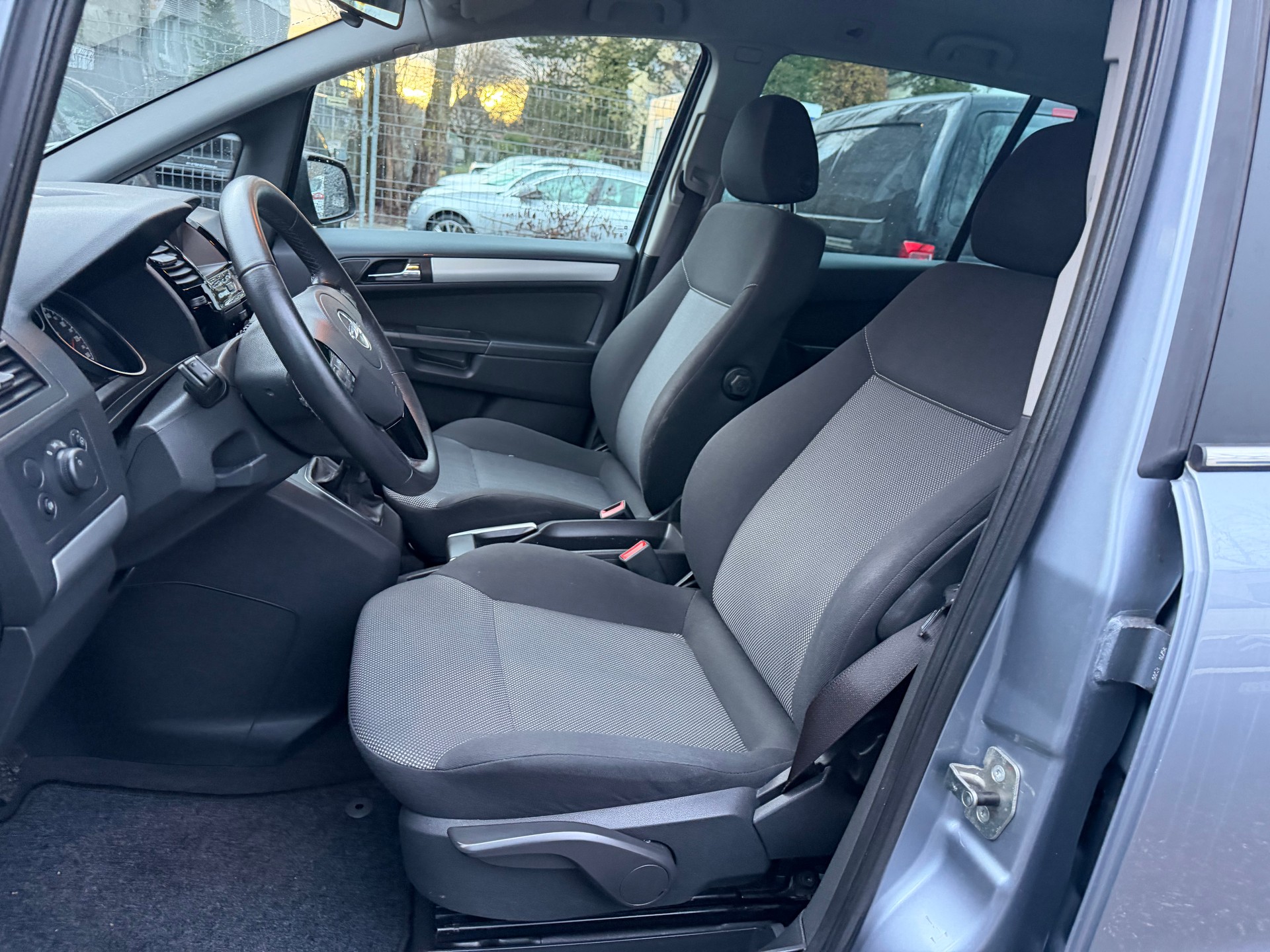 OPEL Zafira 1.8i 16V Anniversary Edition * 07x Sitze * Klimaanlage * Tempomat * PDC V&H * Frisch Ab MFK-image-6