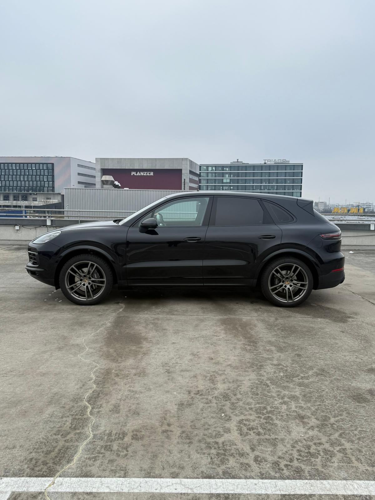 PORSCHE Cayenne-image-2