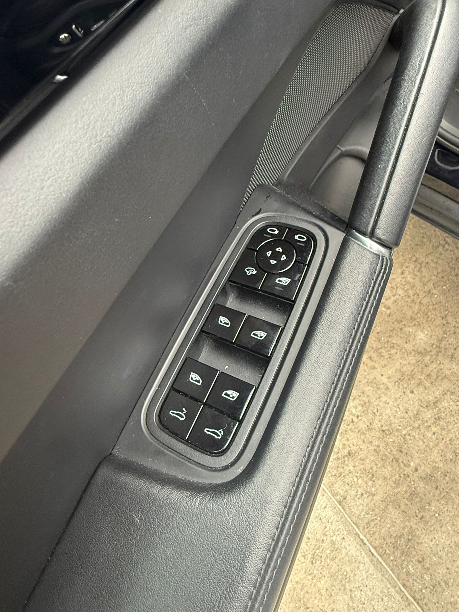 PORSCHE Cayenne-image-11