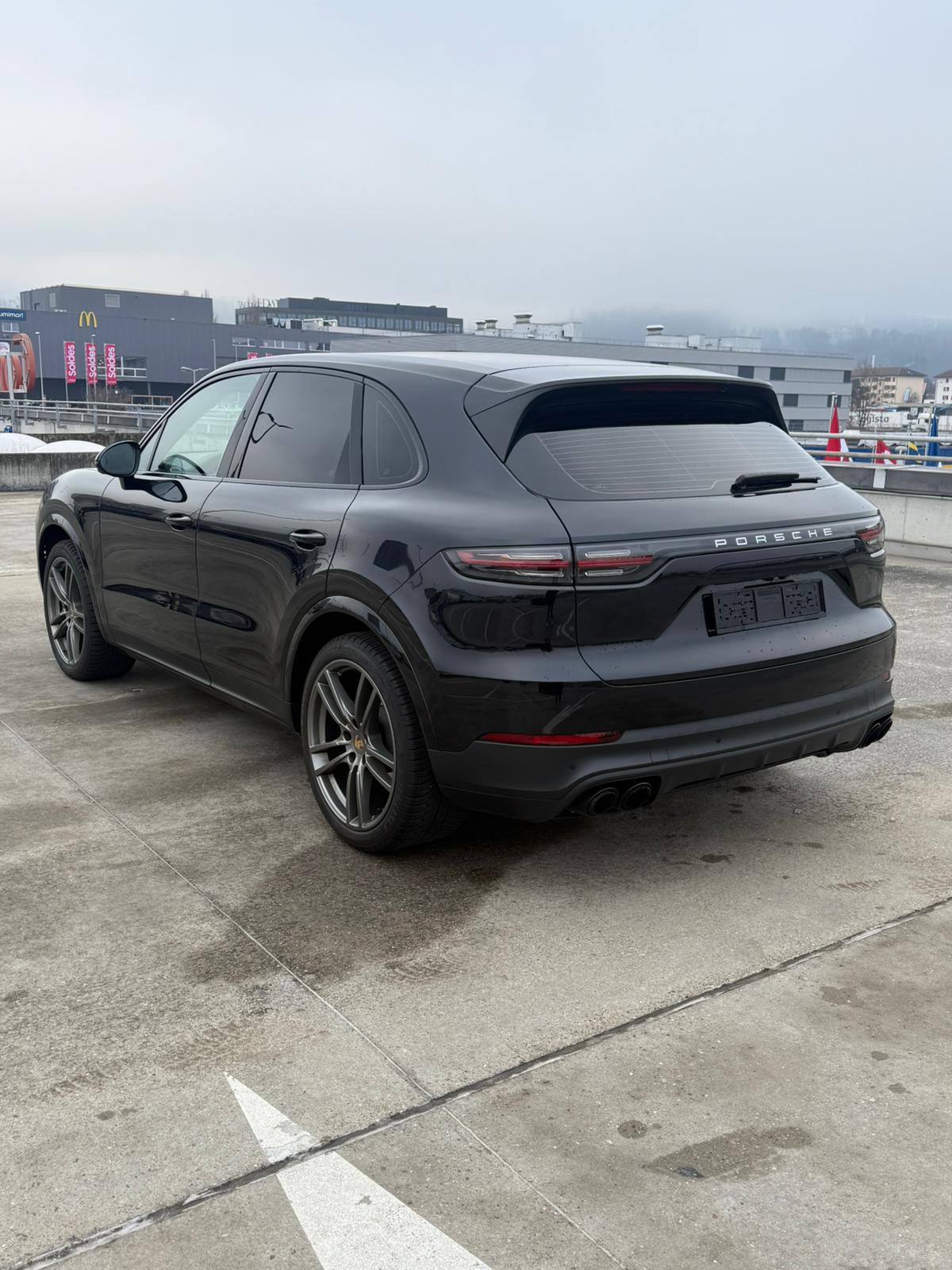 PORSCHE Cayenne-image-3