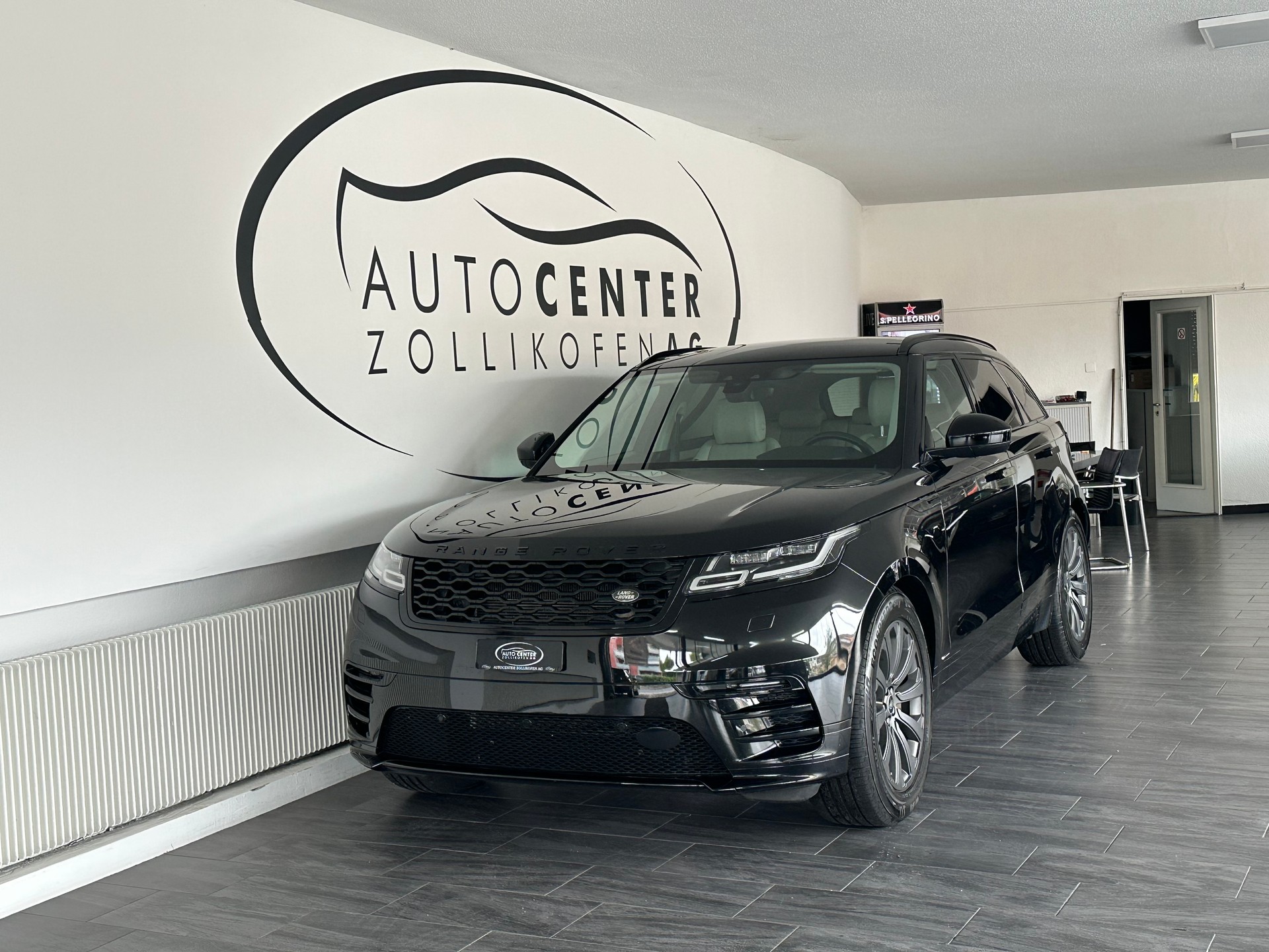 LAND ROVER Range Rover Velar R-Dynamic D 300 SE Automatic-image-2