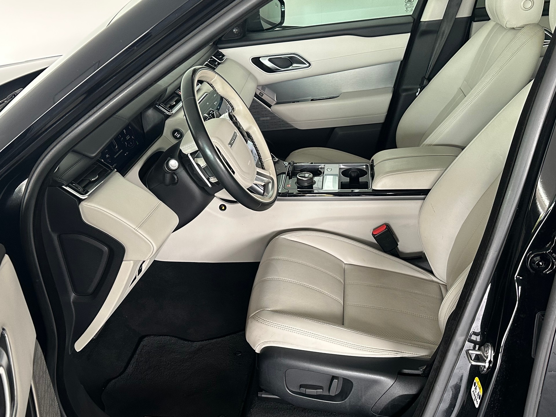 LAND ROVER Range Rover Velar R-Dynamic D 300 SE Automatic-image-10