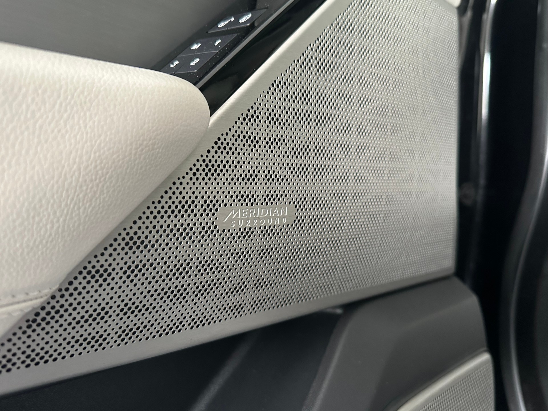 LAND ROVER Range Rover Velar R-Dynamic D 300 SE Automatic-image-13
