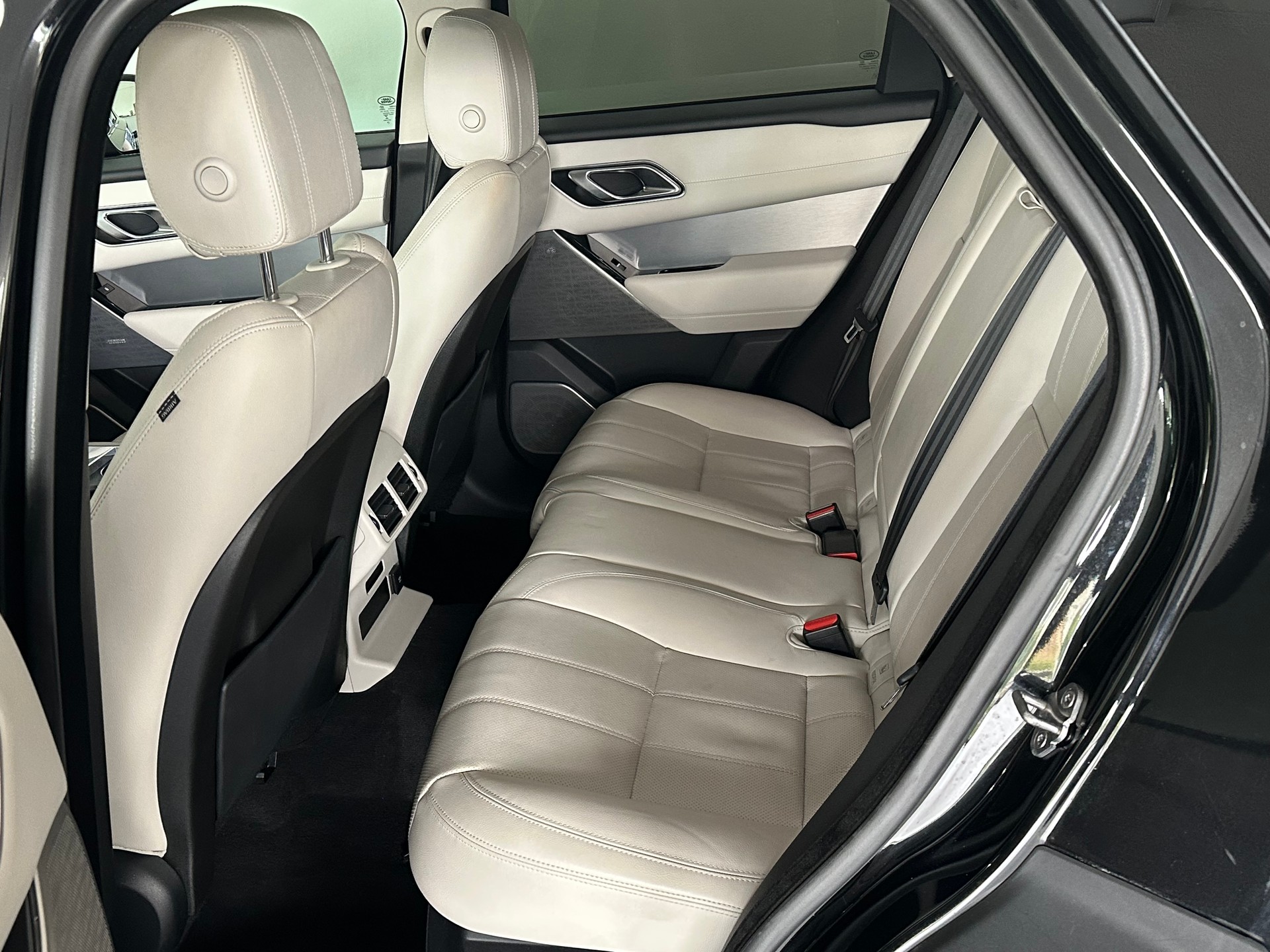 LAND ROVER Range Rover Velar R-Dynamic D 300 SE Automatic-image-12