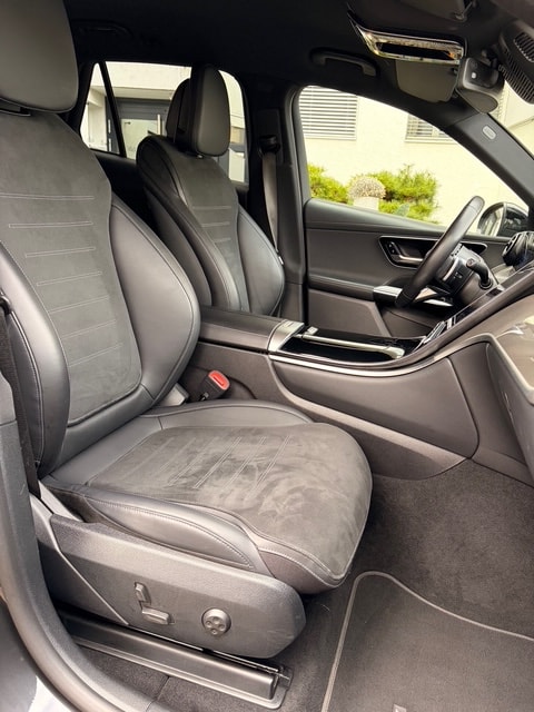 MERCEDES-BENZ GLC 220 d 4Matic AMG Line 9G-Tronic-image-4