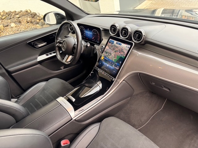 MERCEDES-BENZ GLC 220 d 4Matic AMG Line 9G-Tronic-image-3