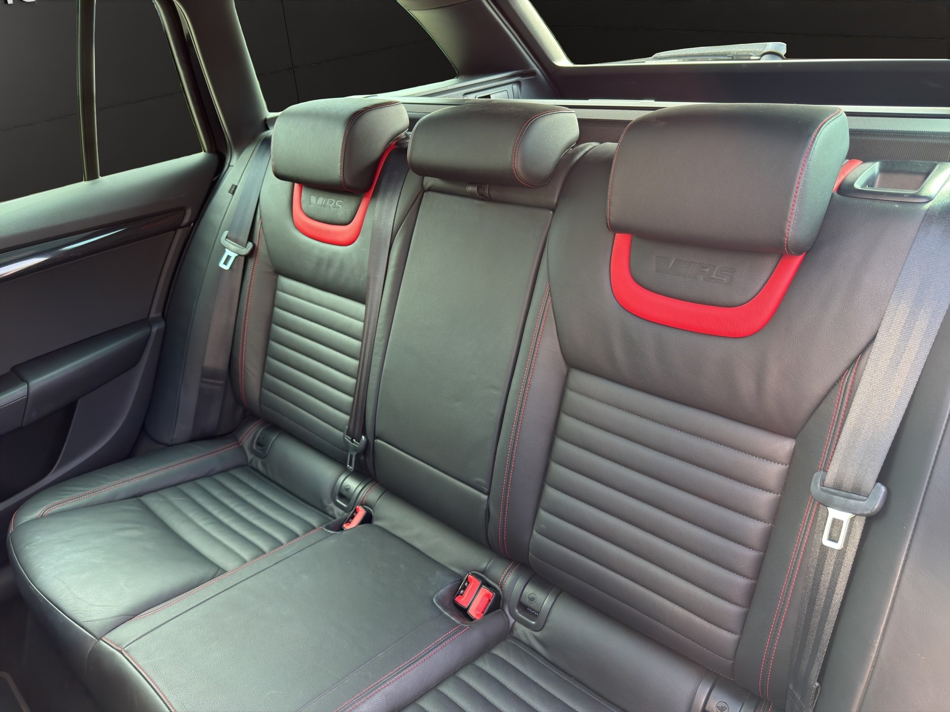 SKODA Octavia Combi 2.0 TDI RS CHALLENGE DSG-image-5