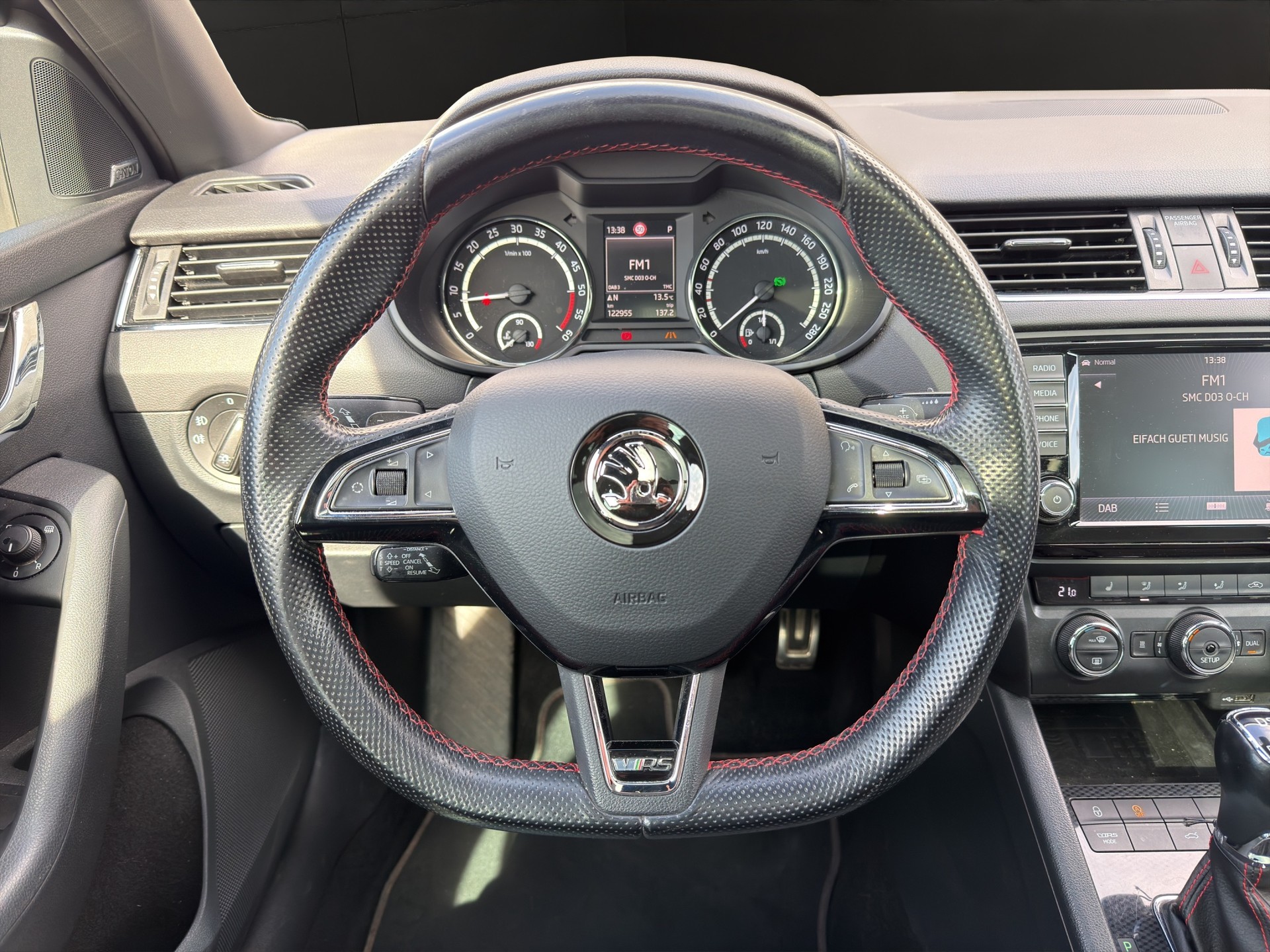 SKODA Octavia Combi 2.0 TDI RS CHALLENGE DSG-image-10
