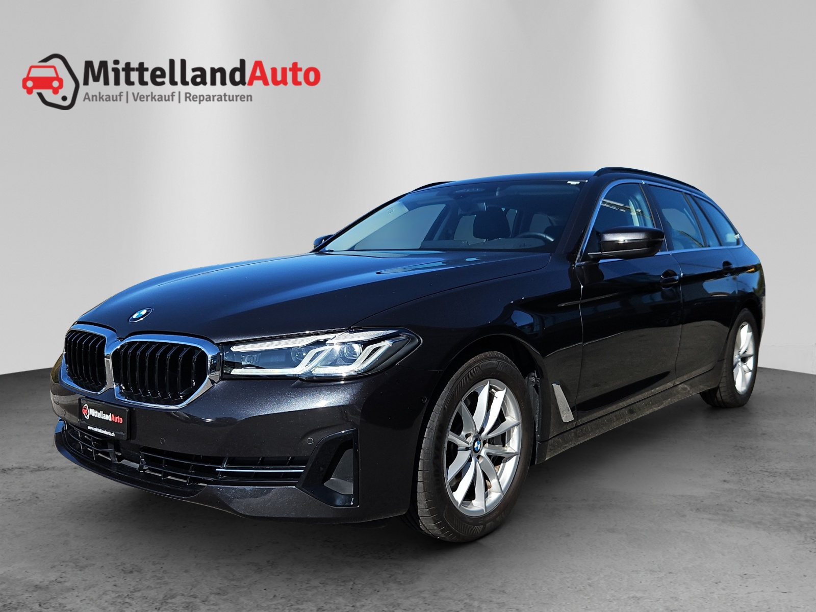 BMW 530d xDrive 48V Touring Steptronic-image-0