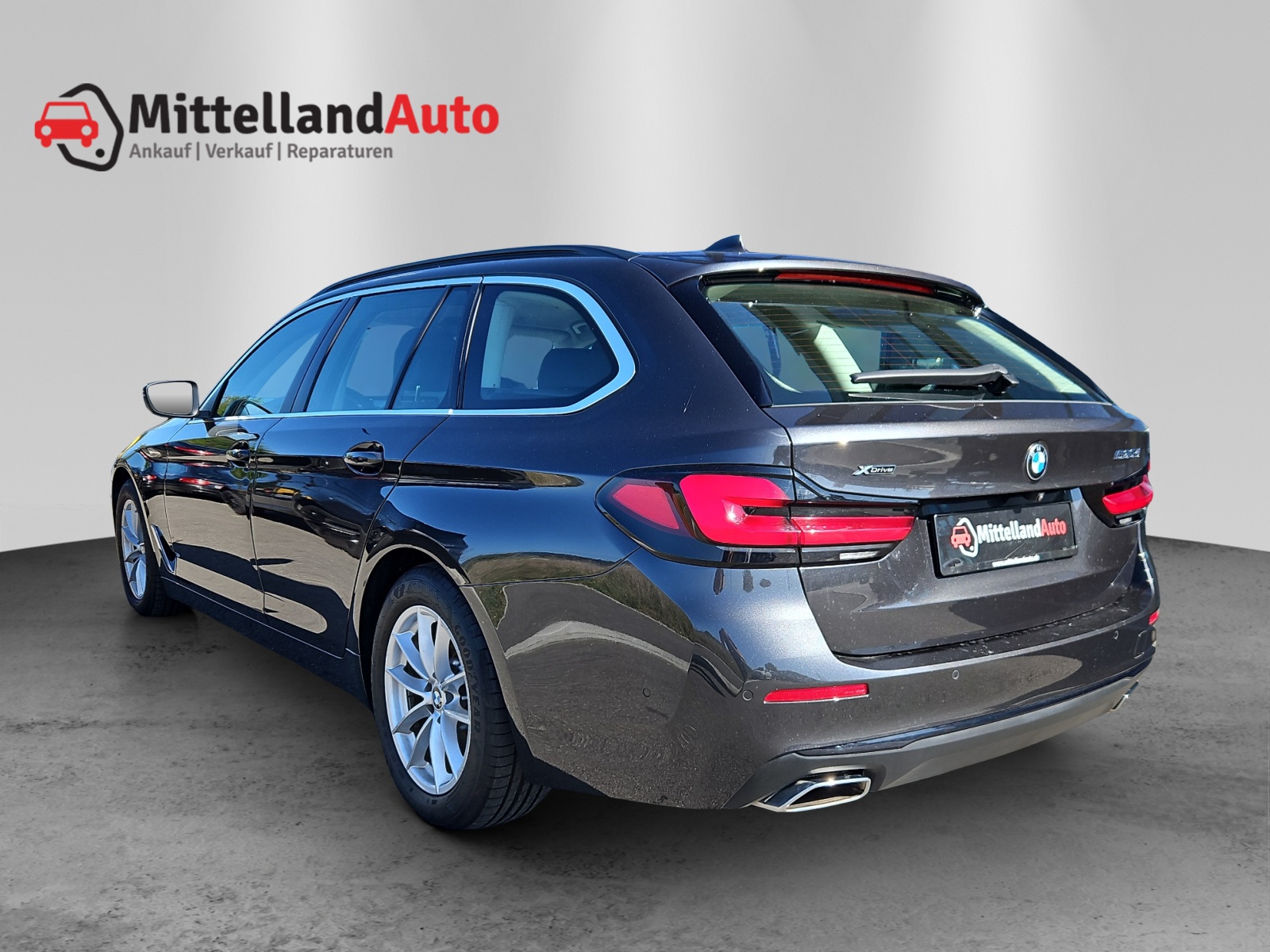 BMW 530d xDrive 48V Touring Steptronic-image-8