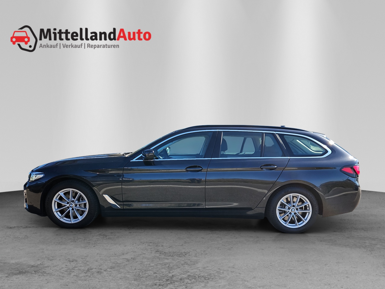 BMW 530d xDrive 48V Touring Steptronic-image-4