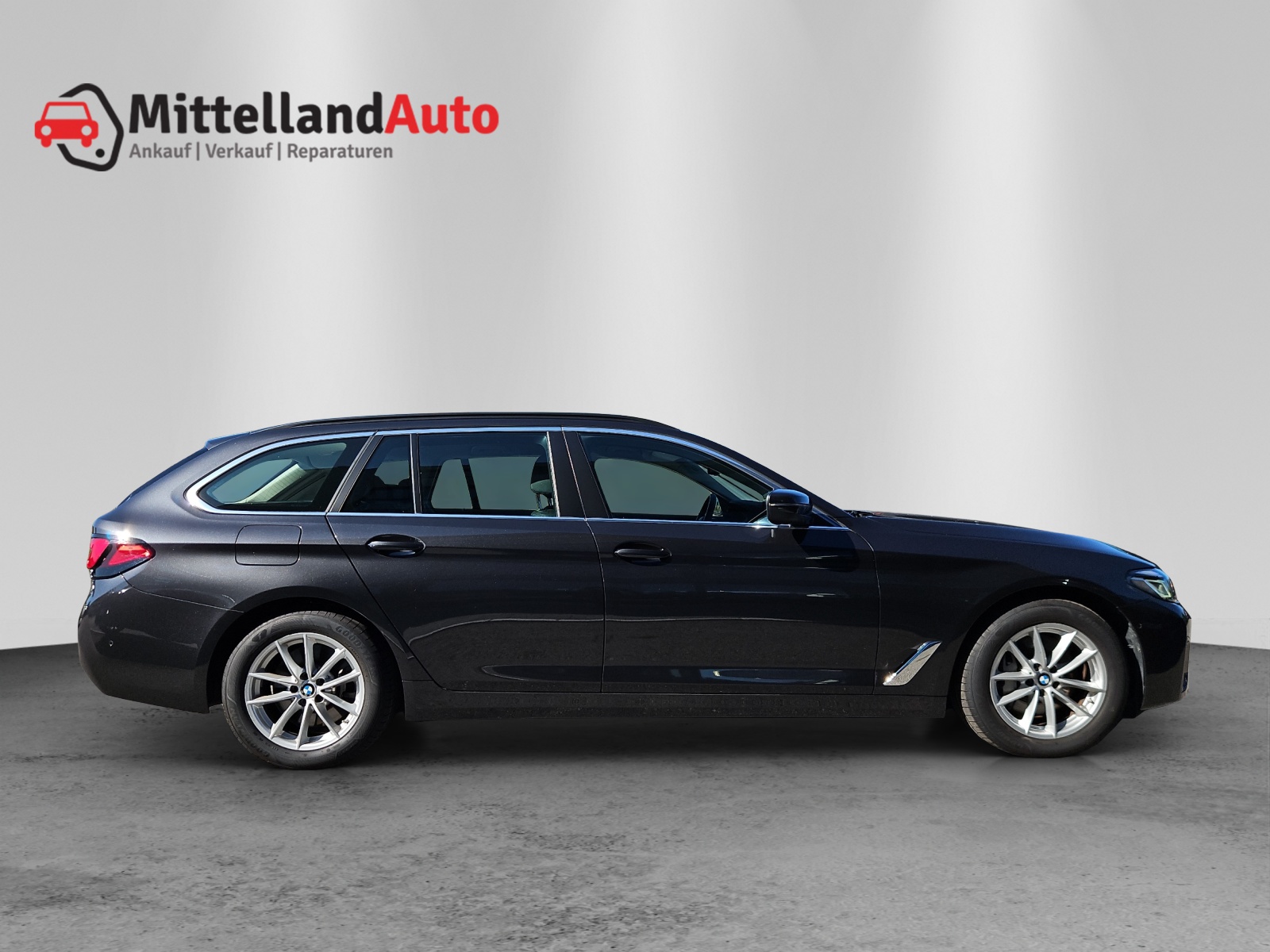 BMW 530d xDrive 48V Touring Steptronic-image-3