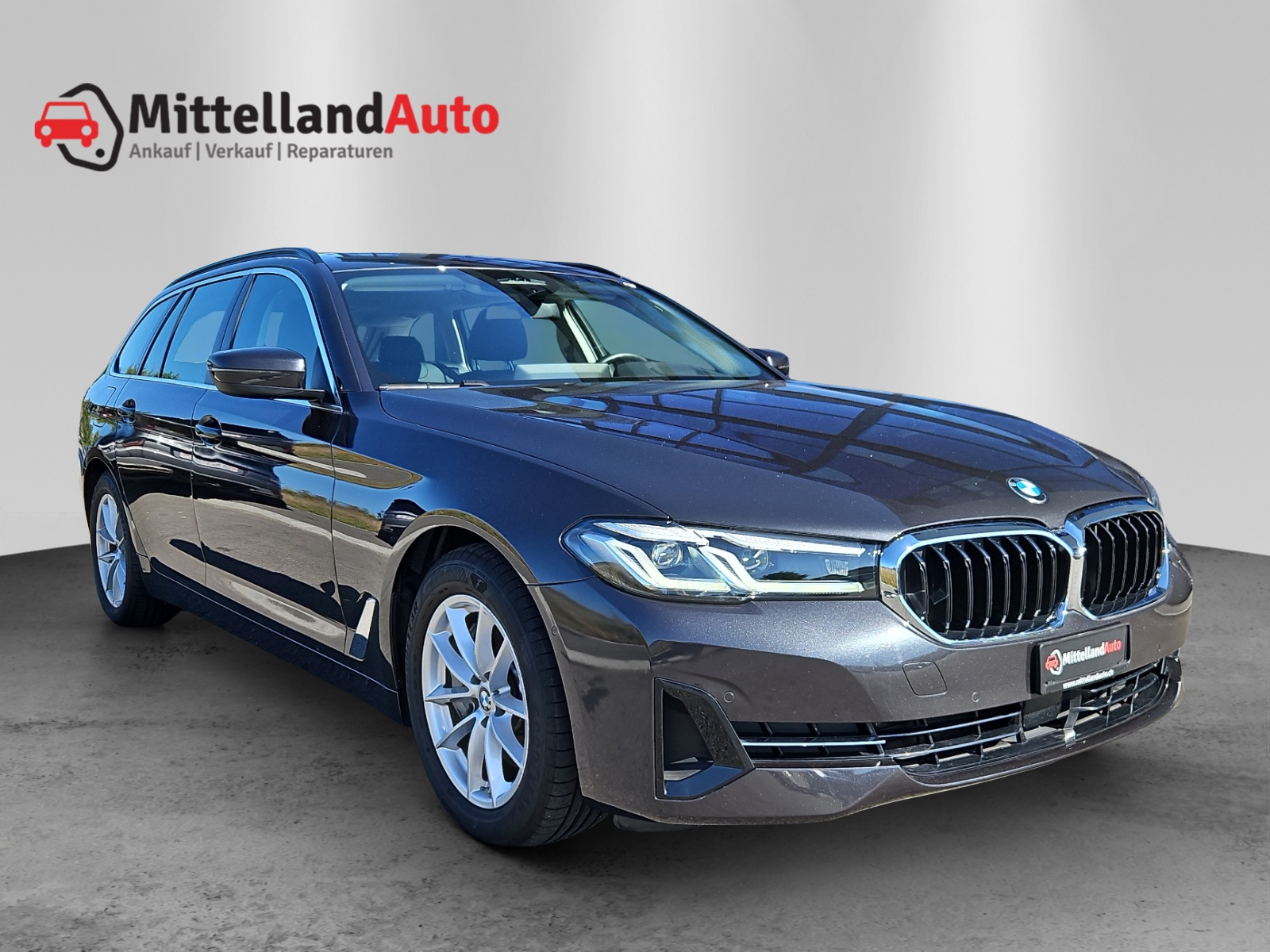 BMW 530d xDrive 48V Touring Steptronic-image-2