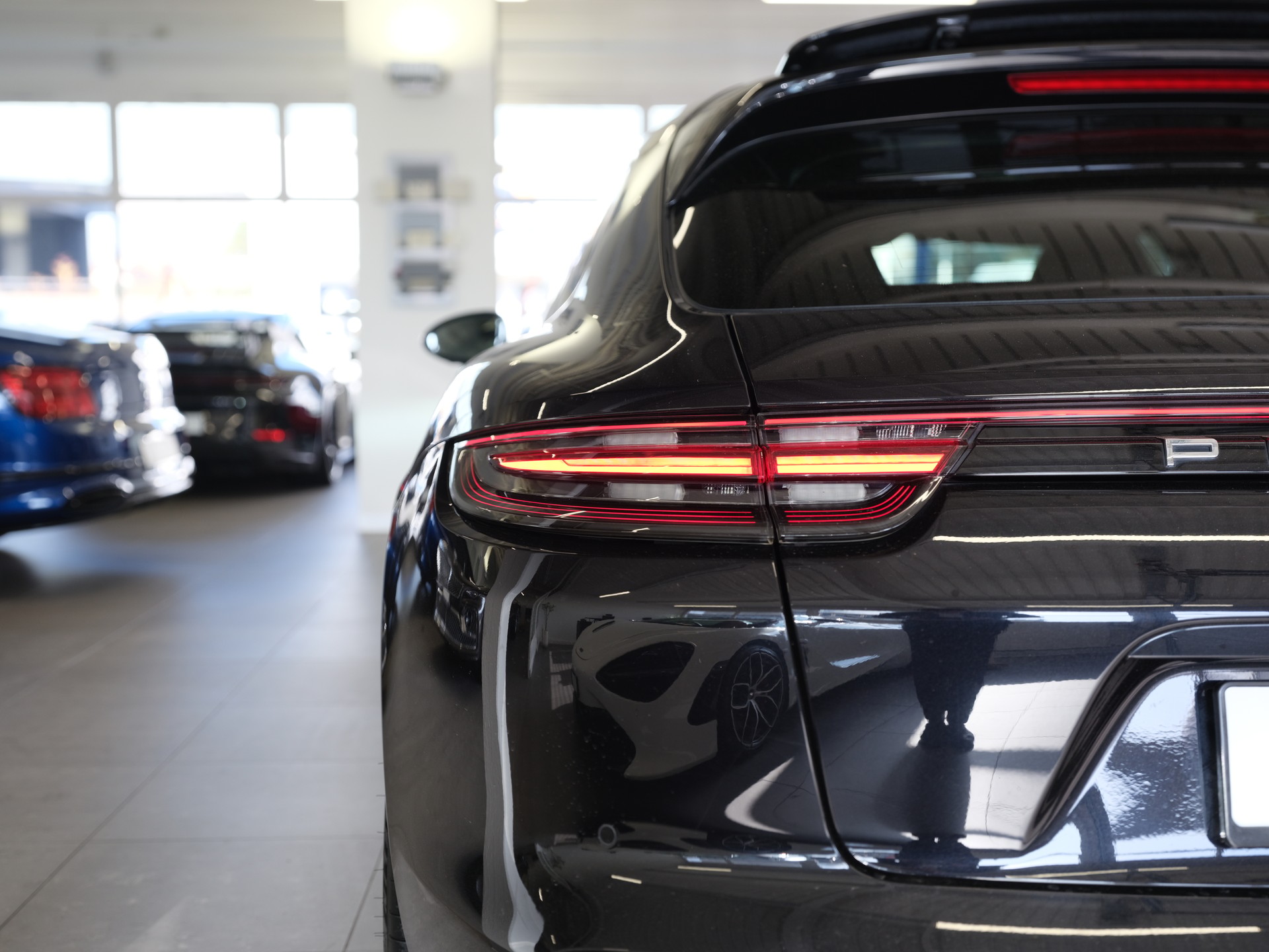 PORSCHE Panamera 4S PDK *Panorama* *Sport Chrono Paket* *Leder Interieur*-image-10
