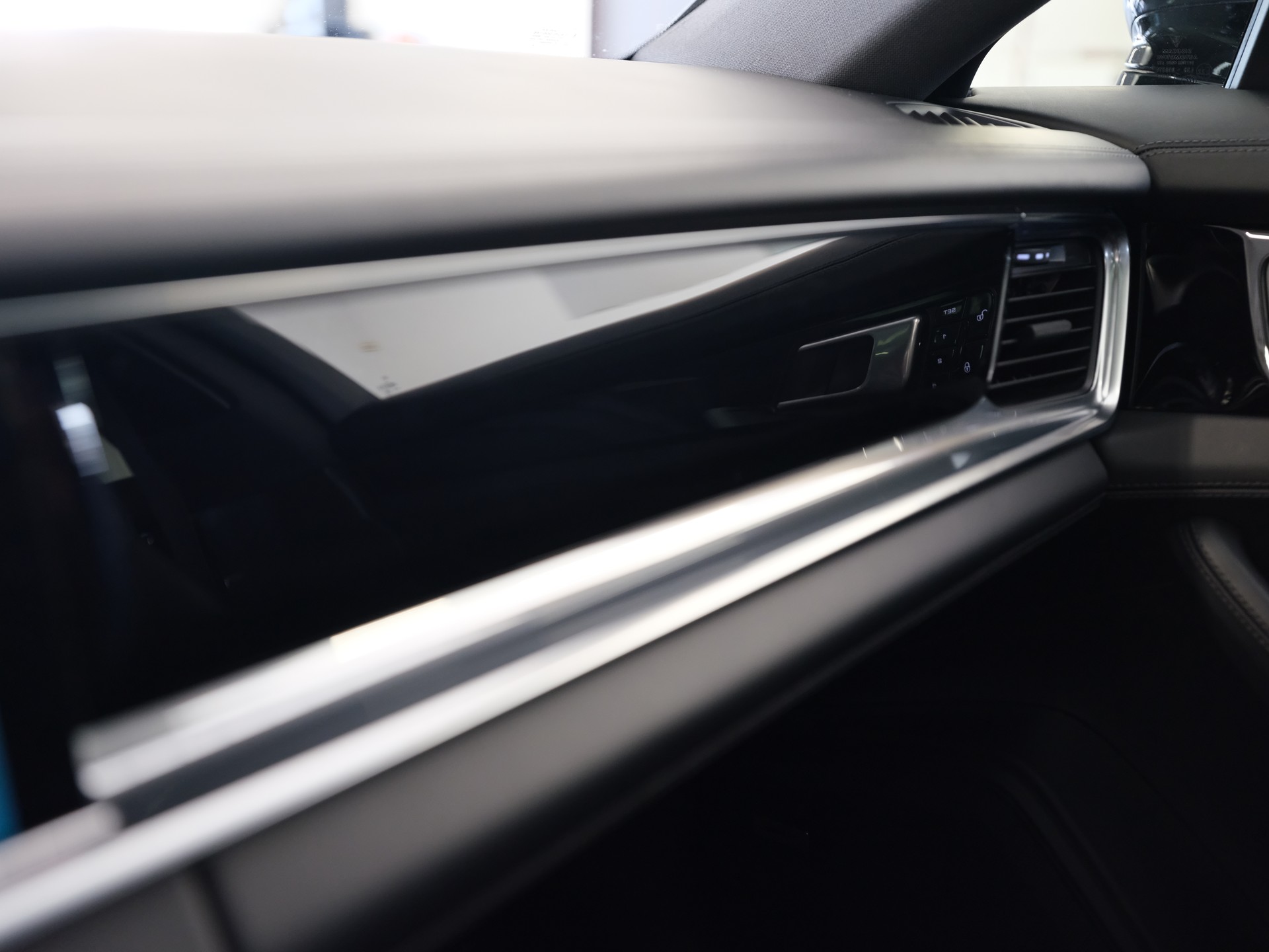 PORSCHE Panamera 4S PDK *Panorama* *Sport Chrono Paket* *Leder Interieur*-image-22