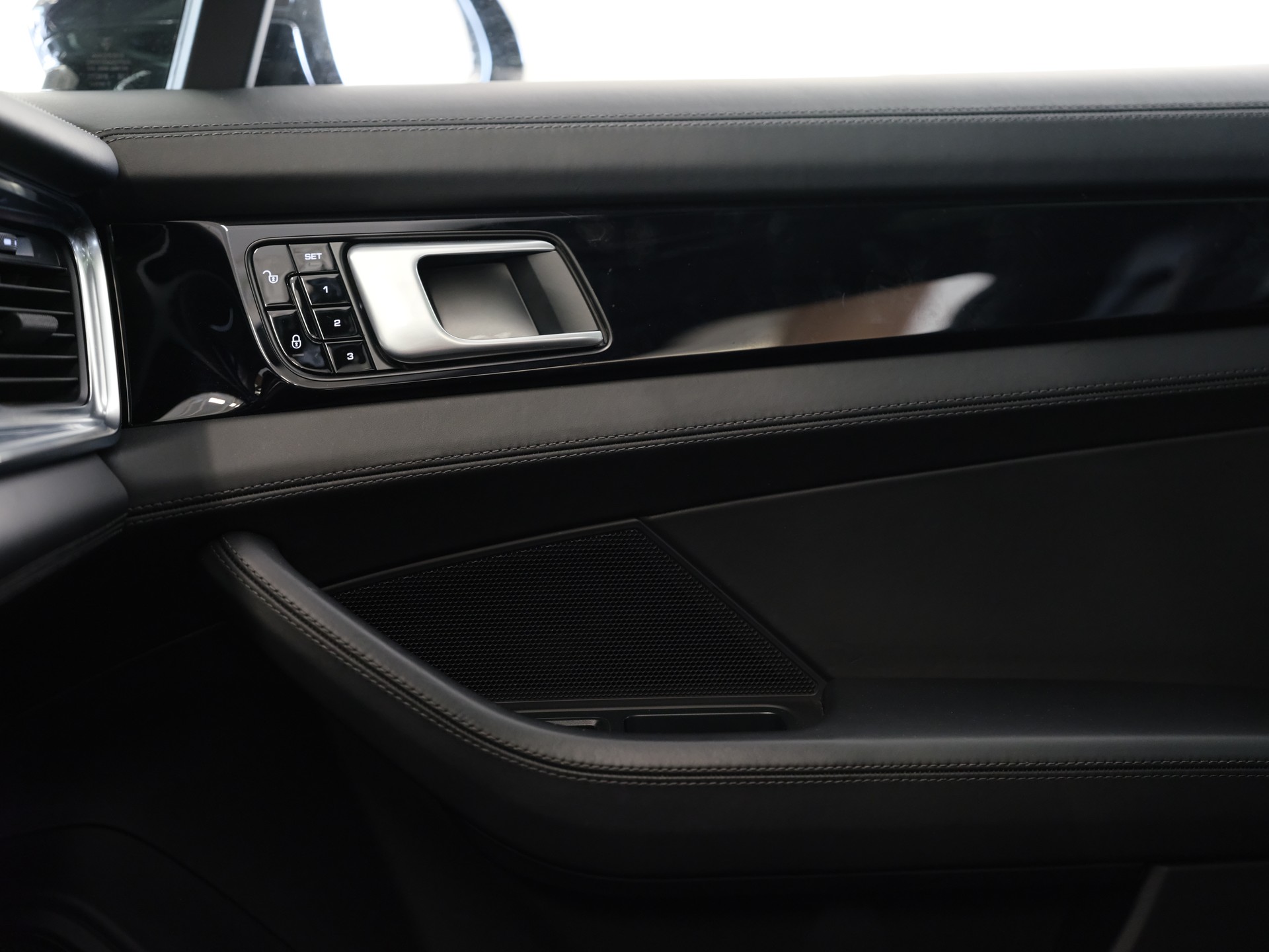 PORSCHE Panamera 4S PDK *Panorama* *Sport Chrono Paket* *Leder Interieur*-image-23