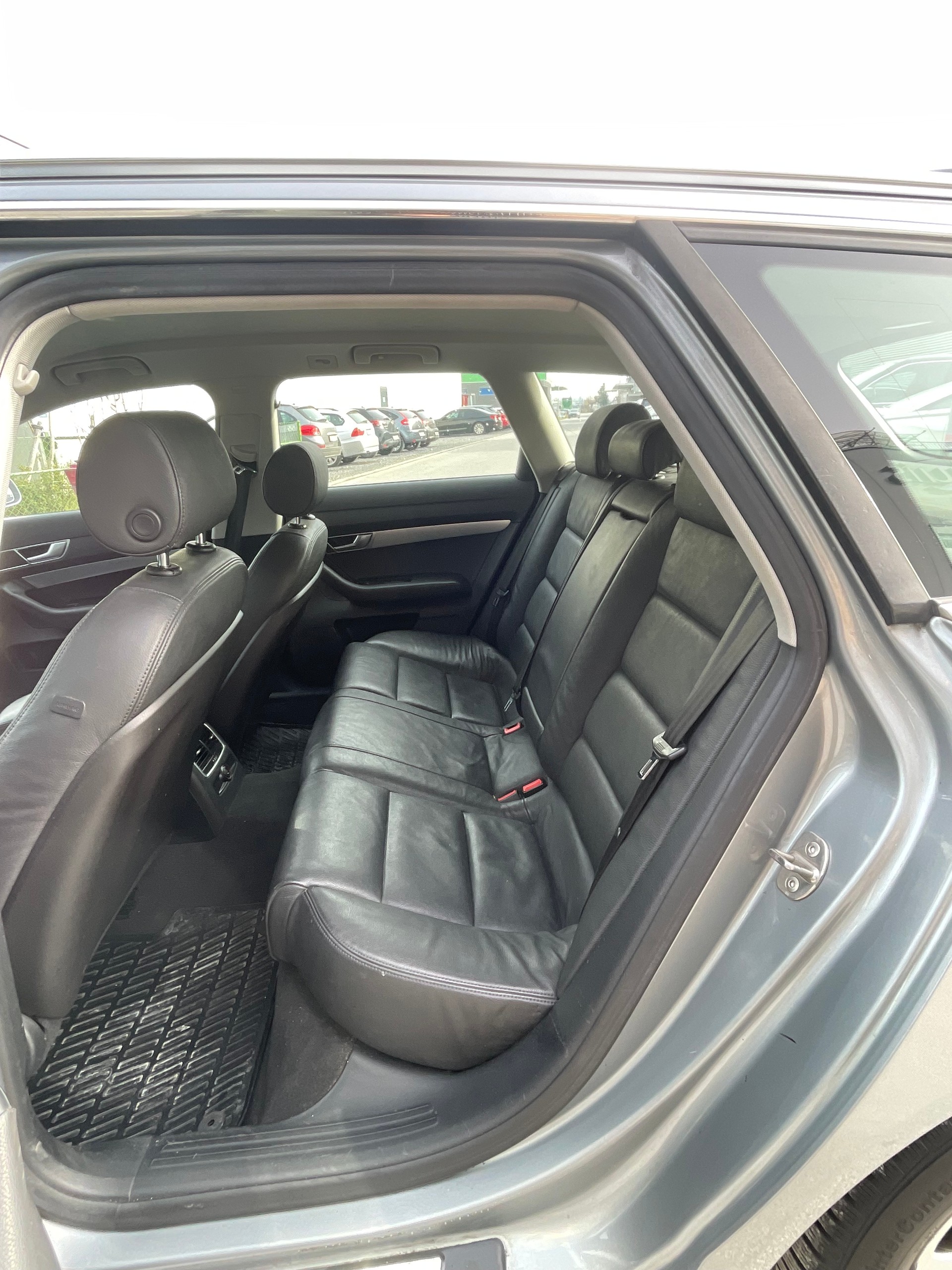 AUDI A6 Avant 3.0 V6 TDI quattro-image-12