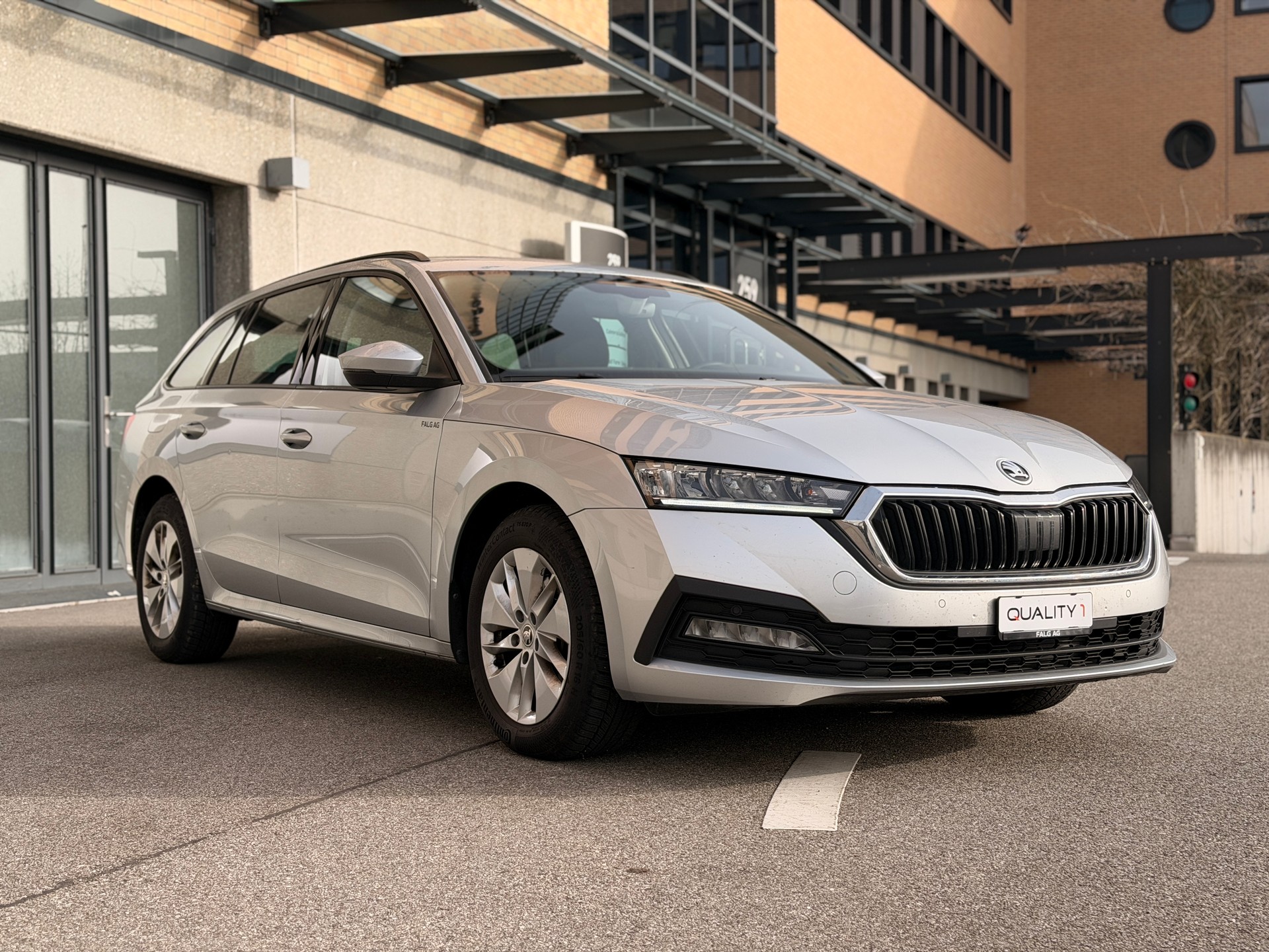 SKODA Octavia Combi 2.0 TDI DSG Ambition 4x4-image-3