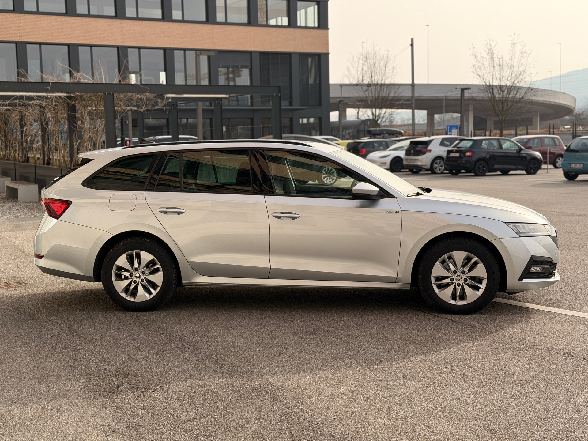 SKODA Octavia Combi 2.0 TDI DSG Ambition 4x4-image-4