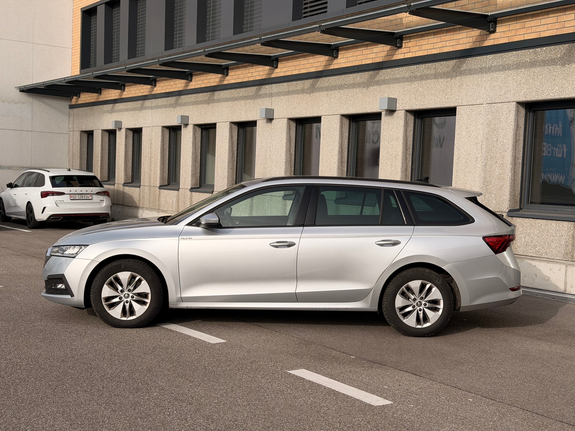 SKODA Octavia Combi 2.0 TDI DSG Ambition 4x4-image-1