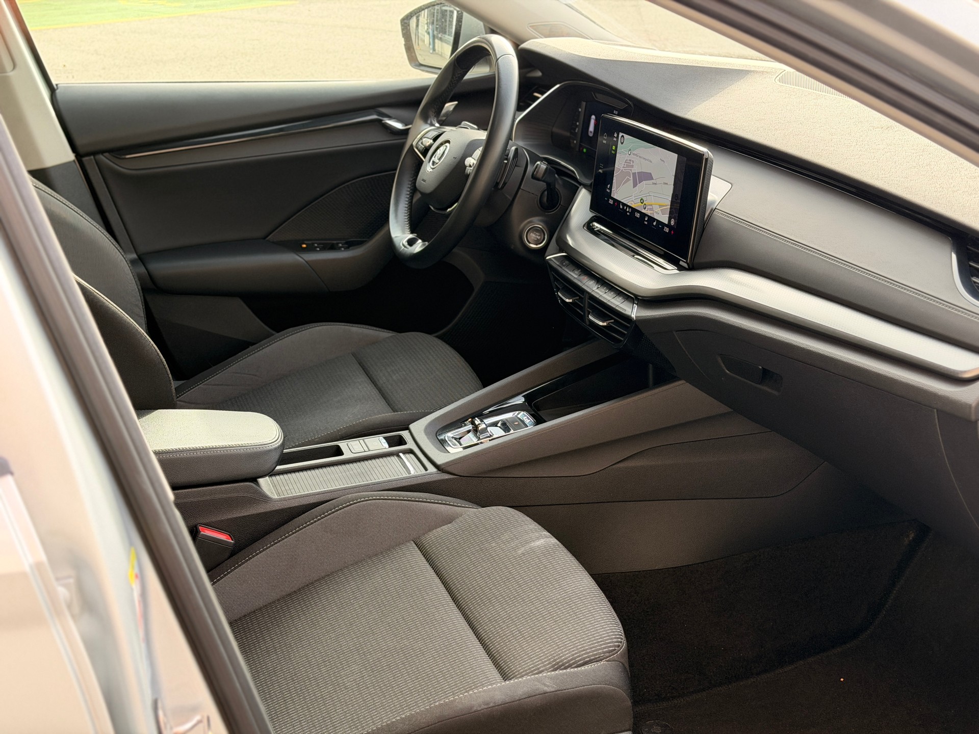 SKODA Octavia Combi 2.0 TDI DSG Ambition 4x4-image-26