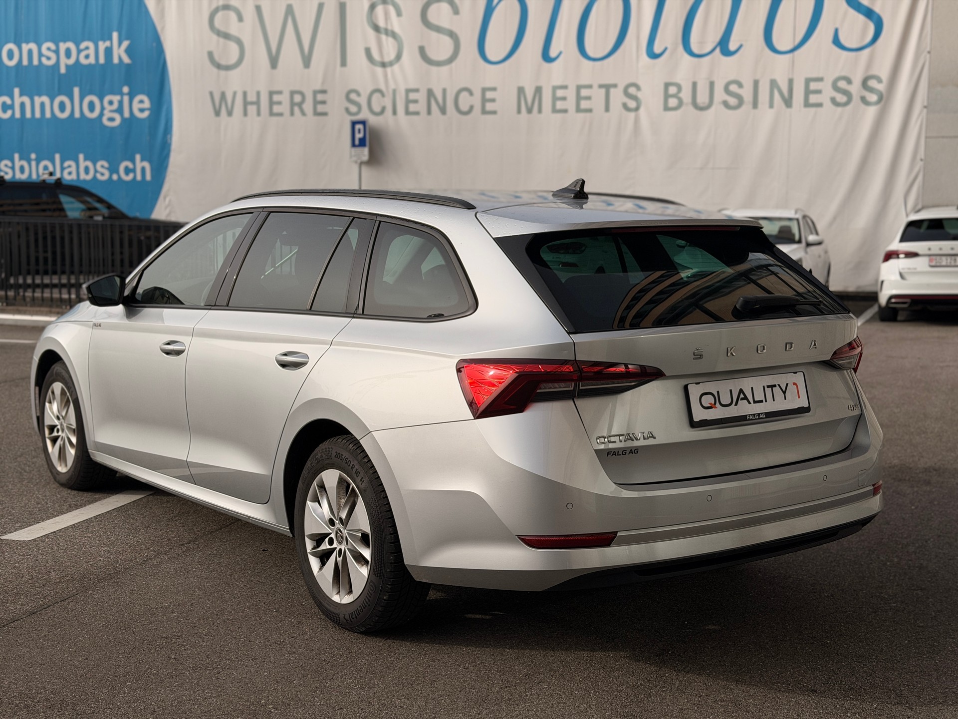 SKODA Octavia Combi 2.0 TDI DSG Ambition 4x4-image-2