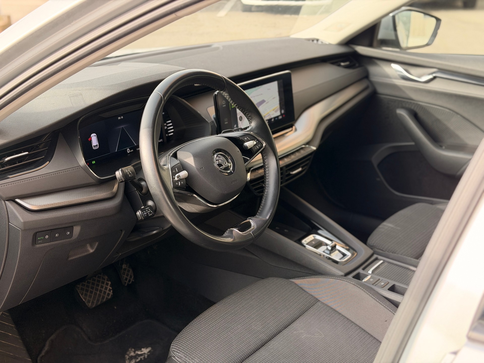 SKODA Octavia Combi 2.0 TDI DSG Ambition 4x4-image-14