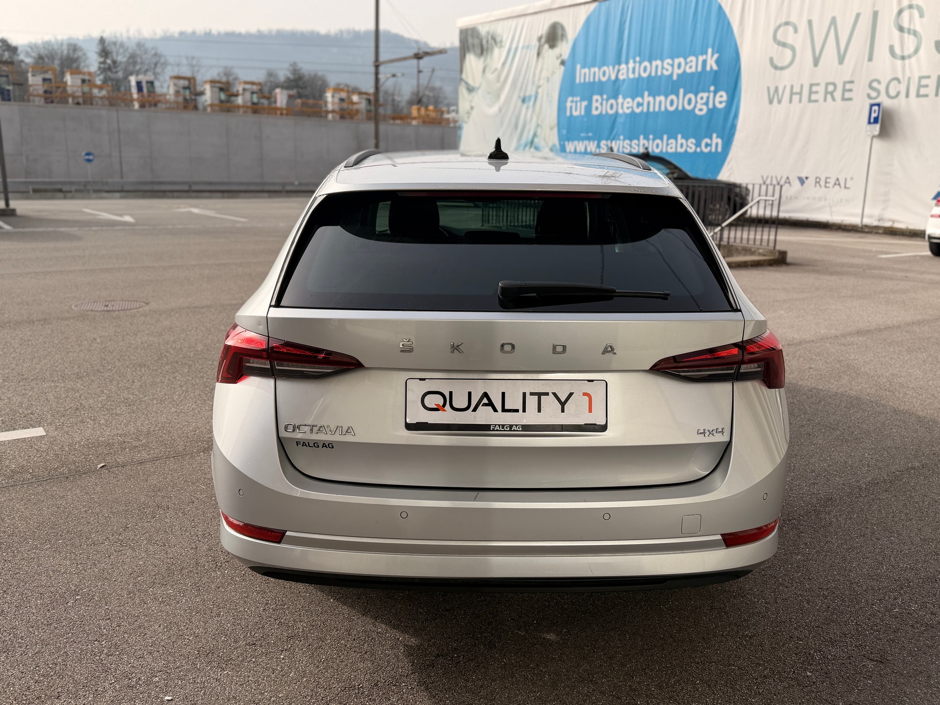 SKODA Octavia Combi 2.0 TDI DSG Ambition 4x4-image-5