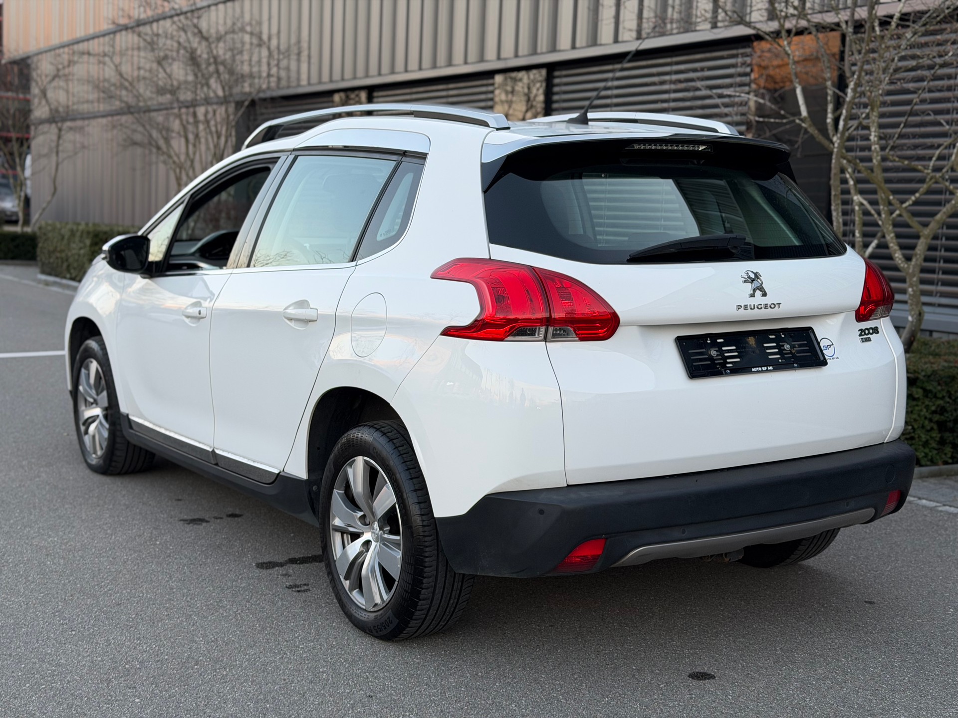 PEUGEOT 2008 1.6 e-HDi Allure EGS6-image-6