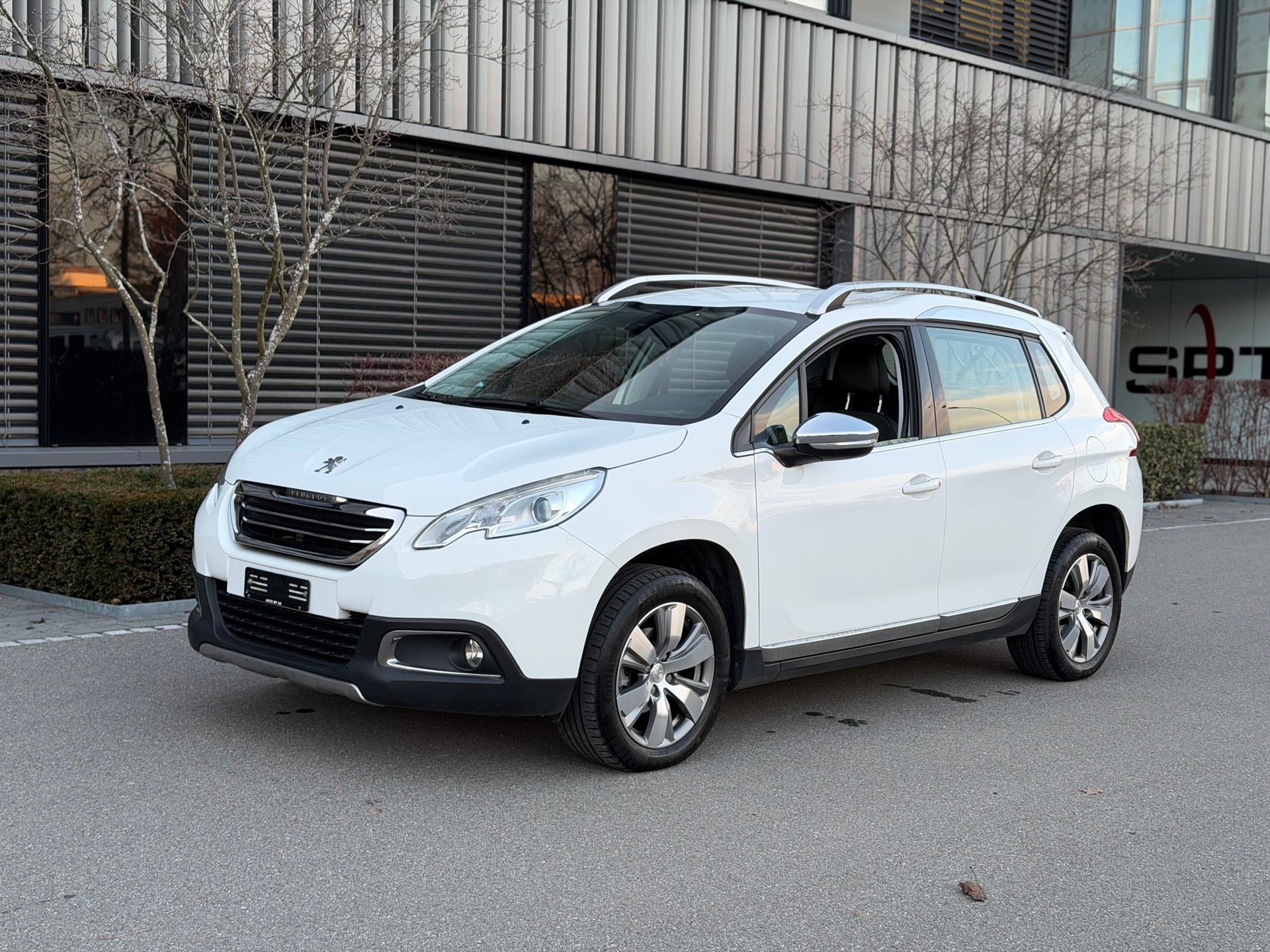 PEUGEOT 2008 1.6 e-HDi Allure EGS6-image-0