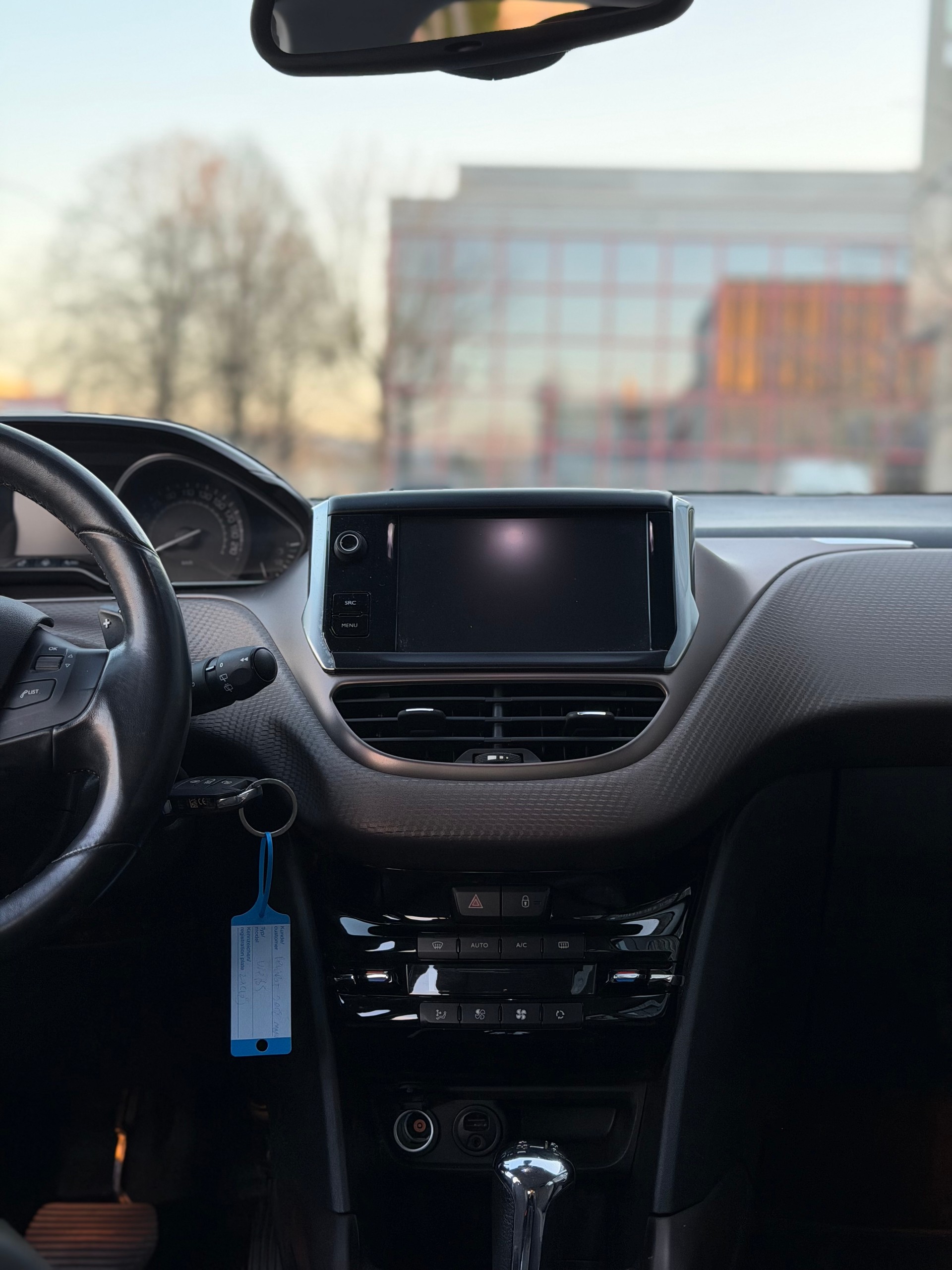 PEUGEOT 2008 1.6 e-HDi Allure EGS6-image-8