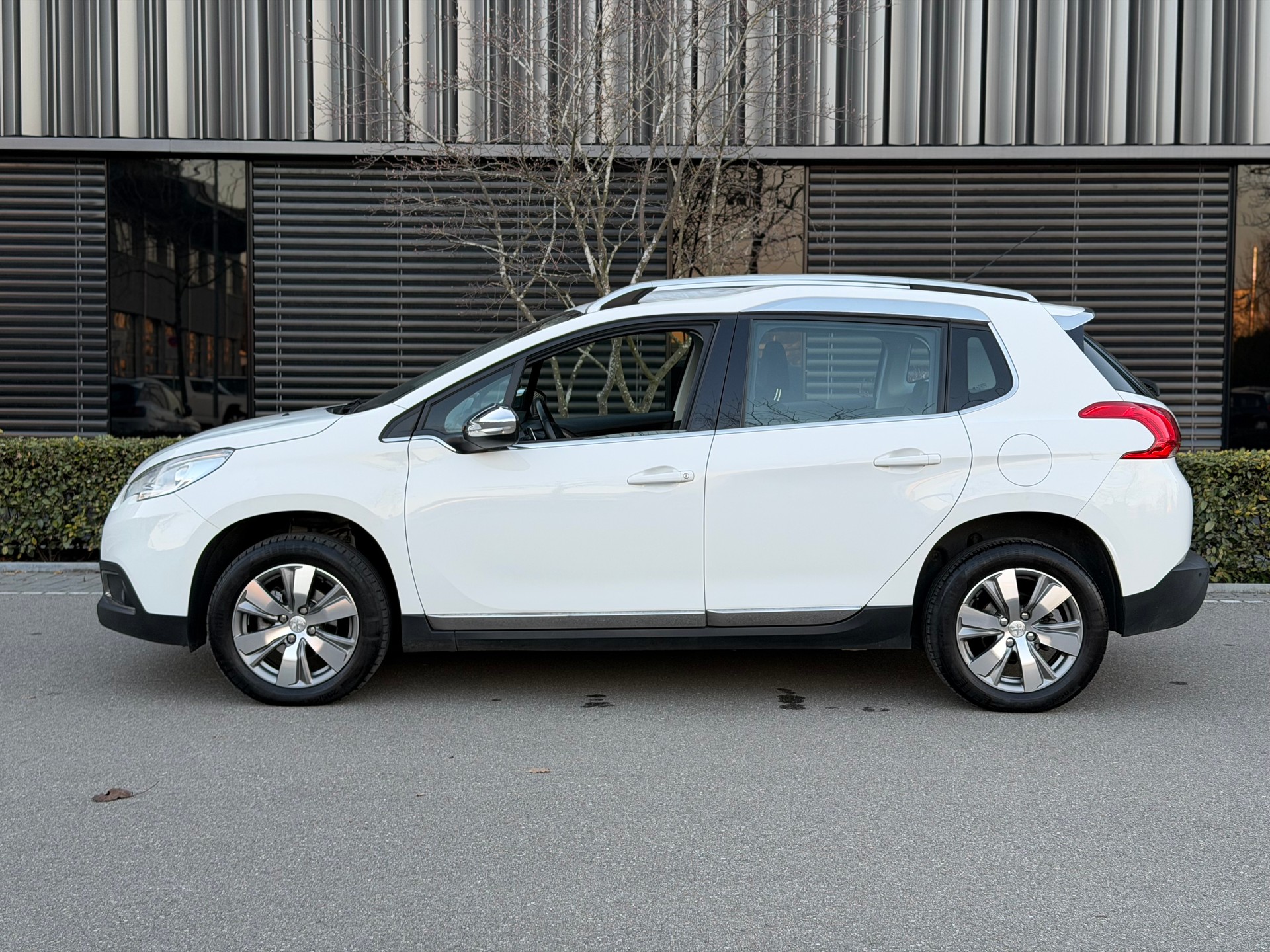 PEUGEOT 2008 1.6 e-HDi Allure EGS6-image-1