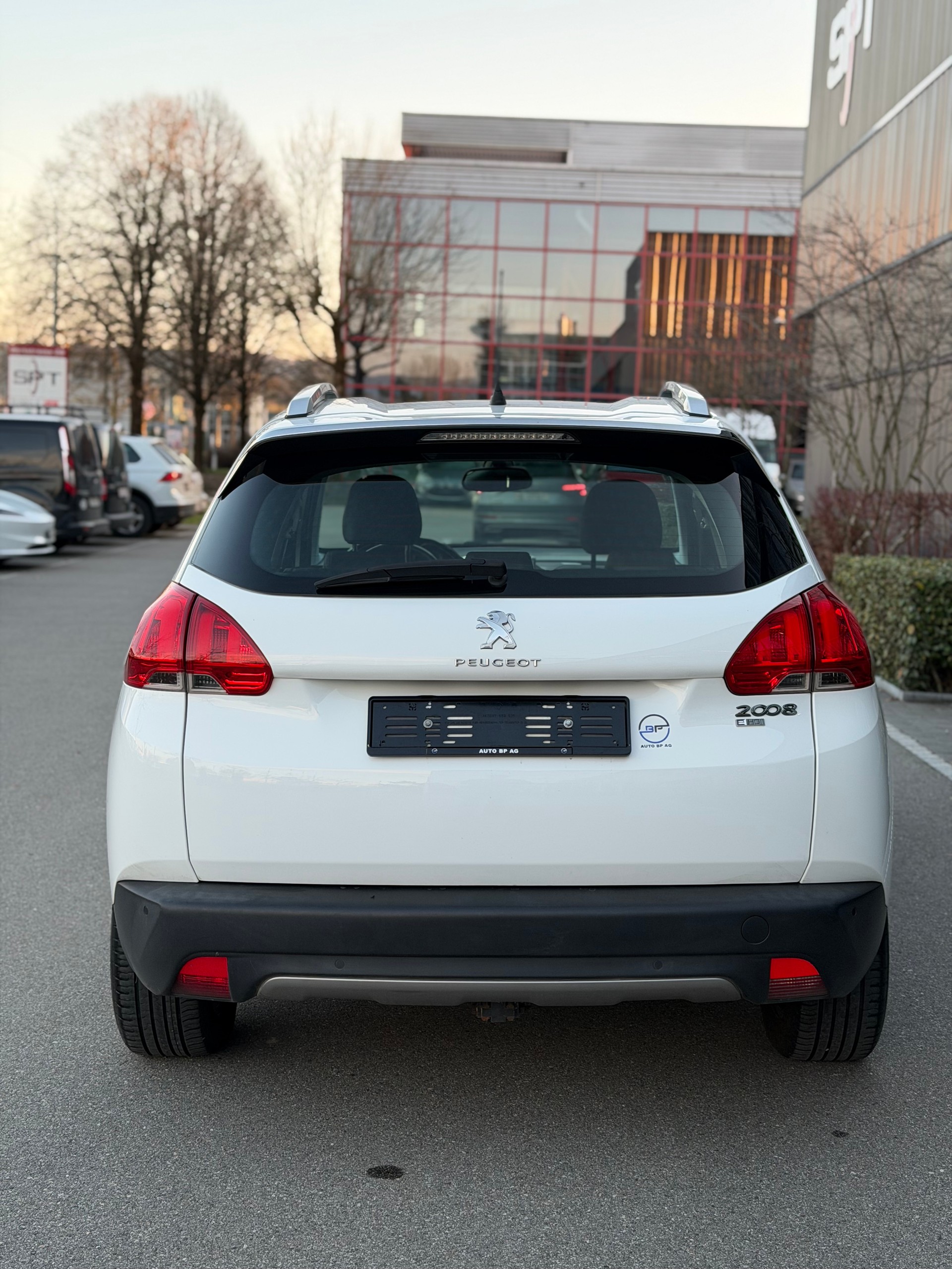 PEUGEOT 2008 1.6 e-HDi Allure EGS6-image-3