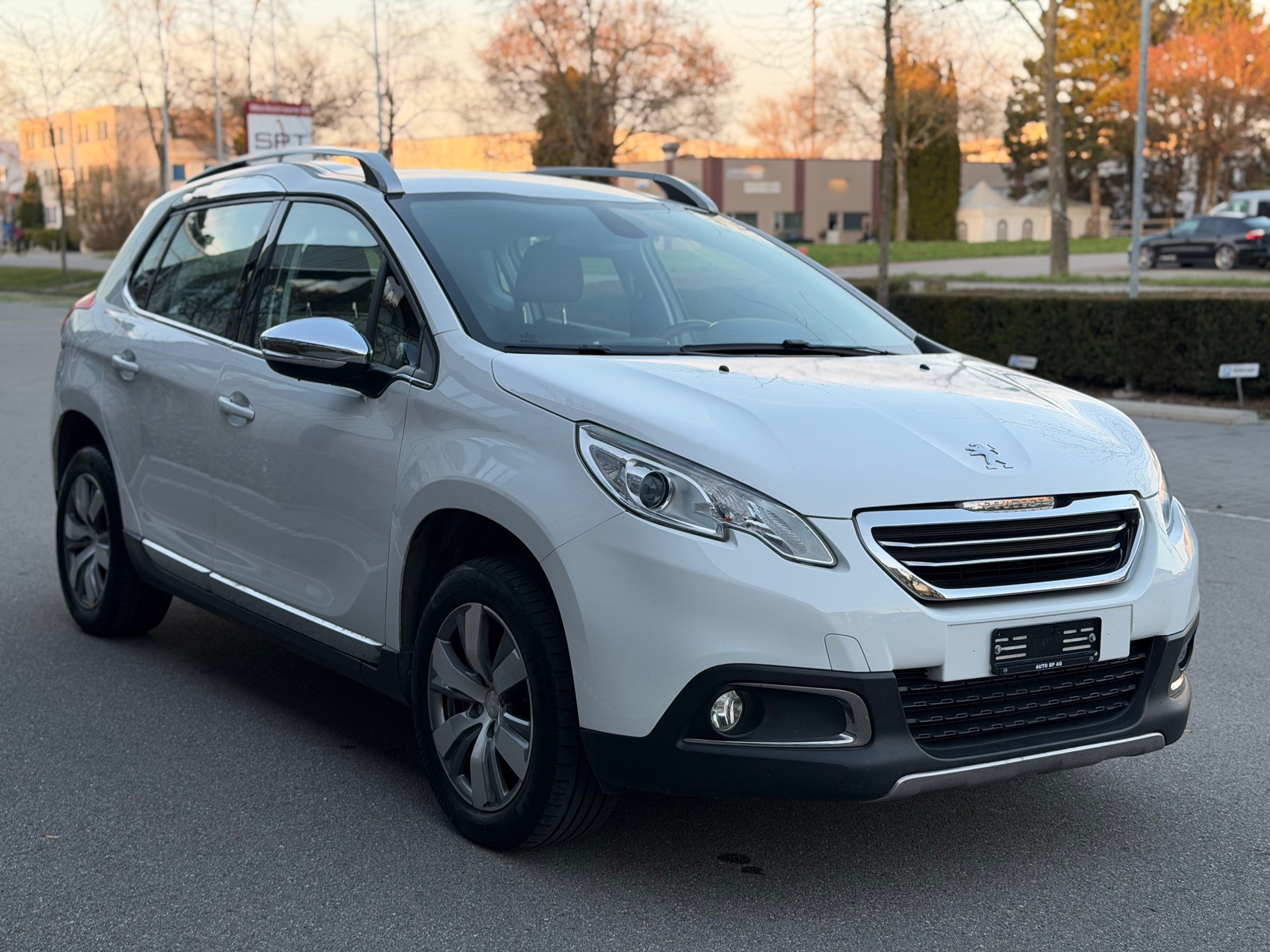 PEUGEOT 2008 1.6 e-HDi Allure EGS6-image-5