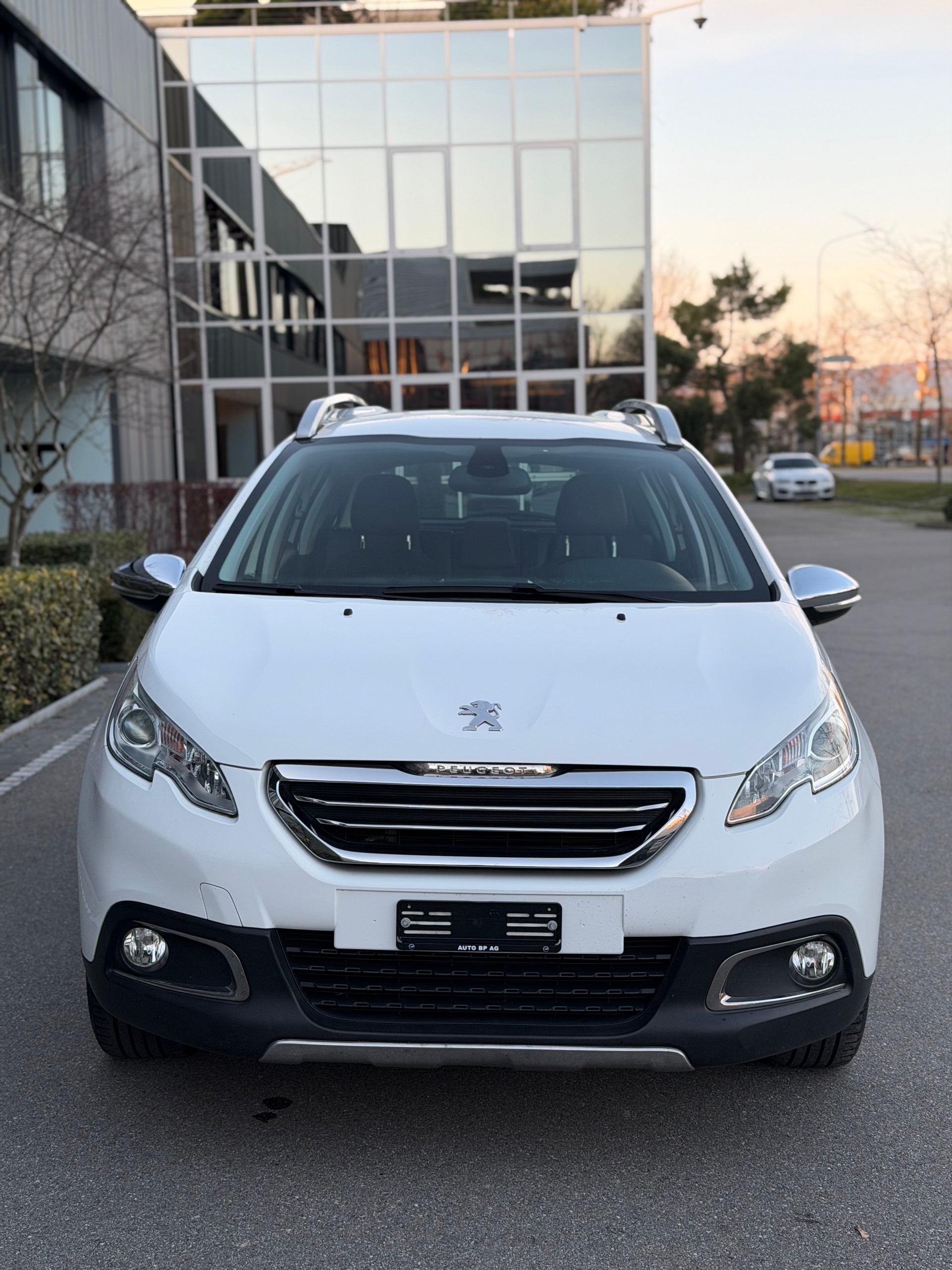 PEUGEOT 2008 1.6 e-HDi Allure EGS6-image-2