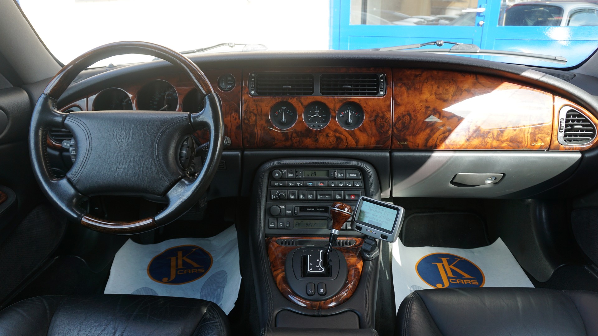 JAGUAR XKR S/C-image-12