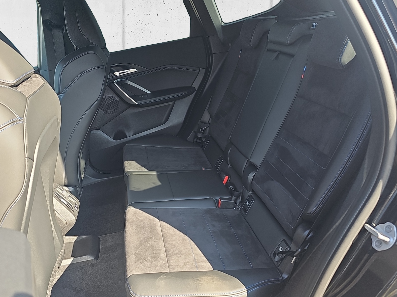 BMW X1 xDrive 23i 48V M Sport-image-13