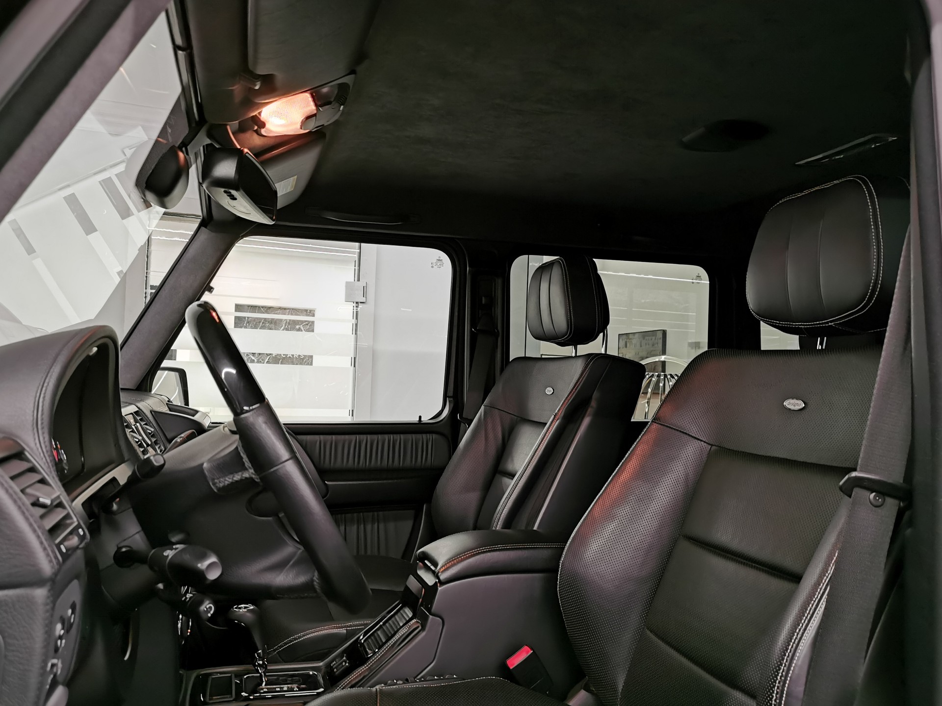MERCEDES-BENZ G 55 AMG Automatic ALL BLACK LAST EDITION DESIGNO 507 PS 2011 CH-AUTO STANDHEIZUNG OBSIDIANSCHWARZ KLASSIKER!-image-9