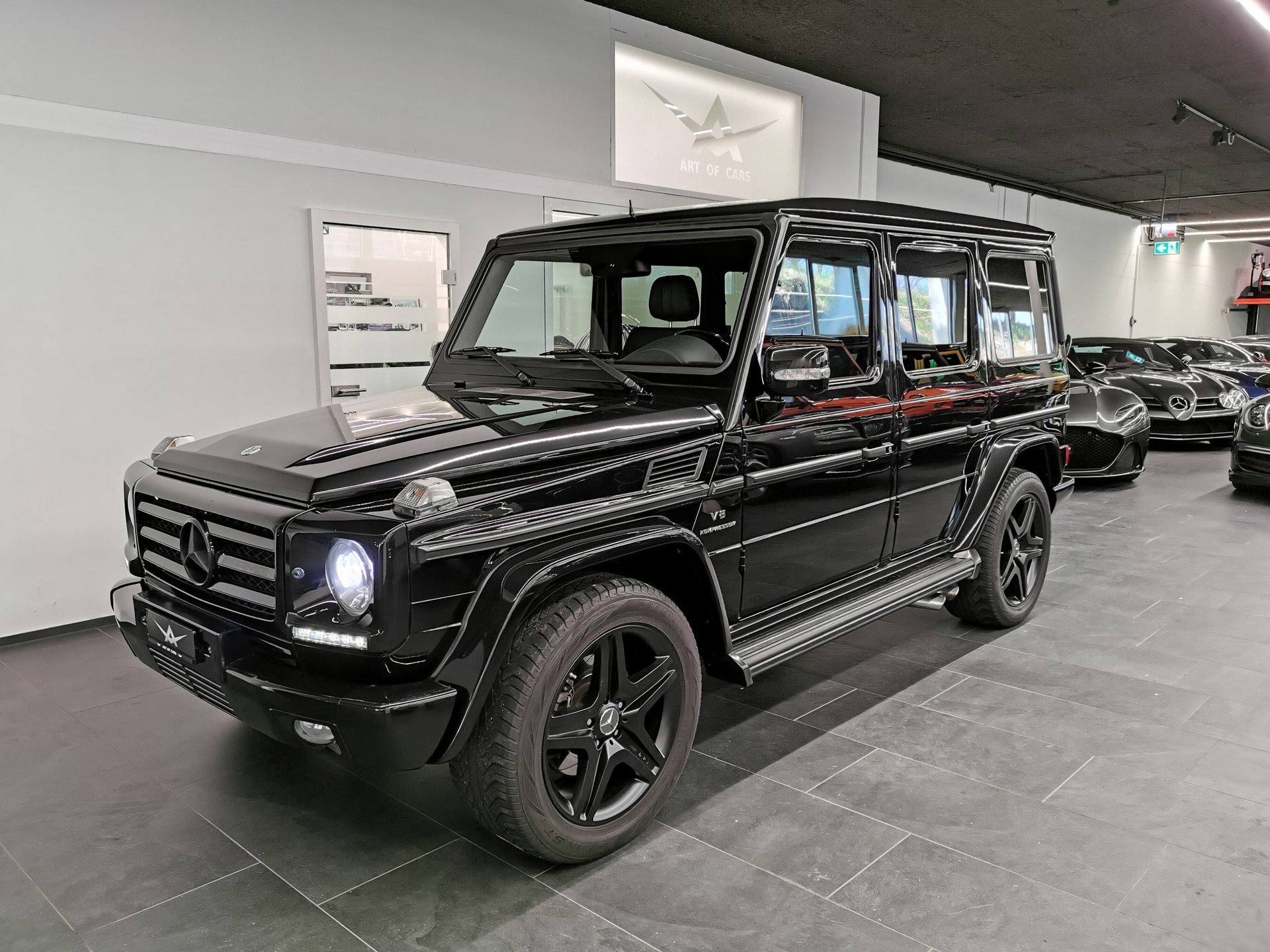 MERCEDES-BENZ G 55 AMG Automatic ALL BLACK LAST EDITION DESIGNO 507 PS 2011 CH-AUTO STANDHEIZUNG OBSIDIANSCHWARZ KLASSIKER!-image-2