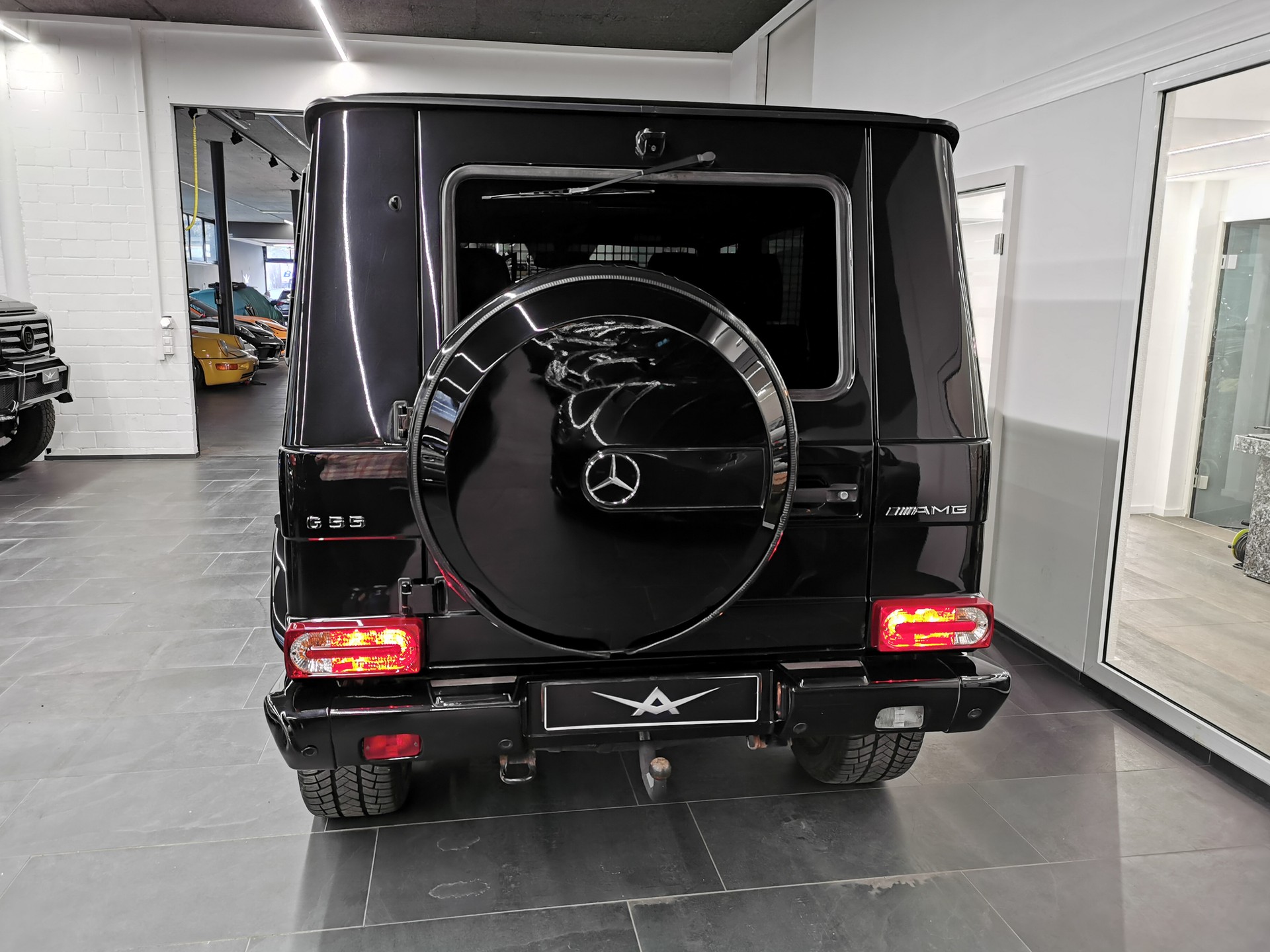 MERCEDES-BENZ G 55 AMG Automatic ALL BLACK LAST EDITION DESIGNO 507 PS 2011 CH-AUTO STANDHEIZUNG OBSIDIANSCHWARZ KLASSIKER!-image-4