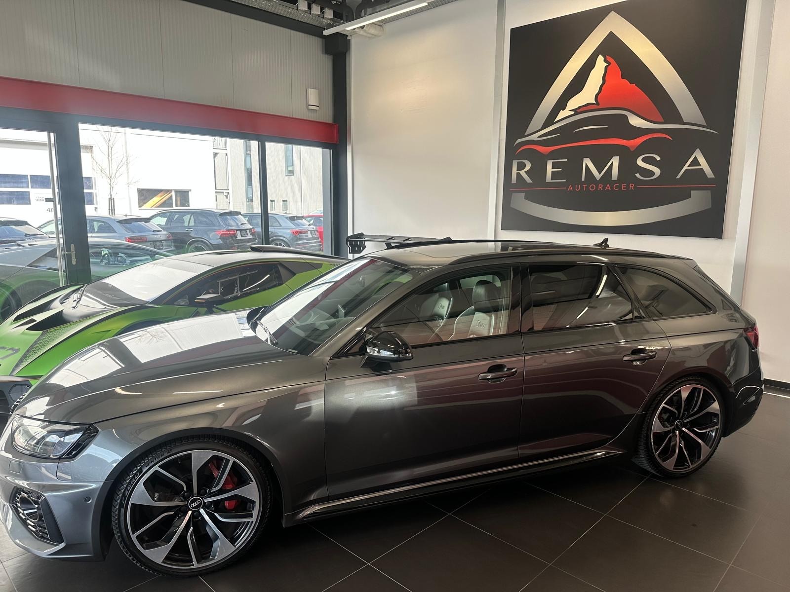 AUDI RS4 Avant quattro tiptronic-image-2