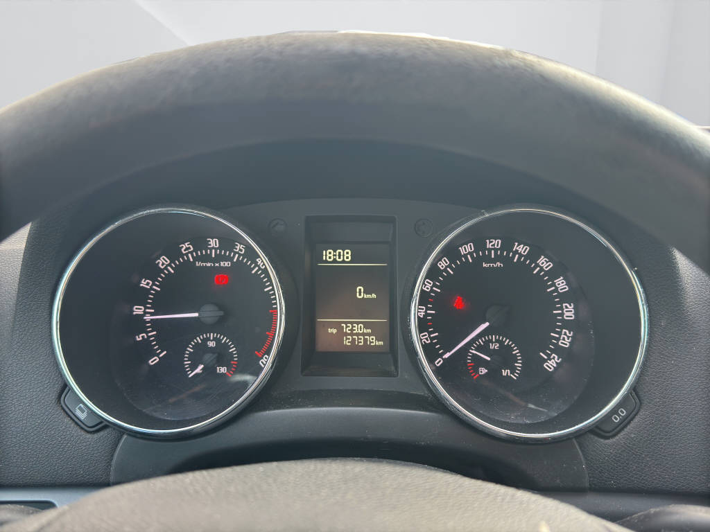 SKODA Yeti 2.0 TDI 110 AllDrive 4x4-image-13