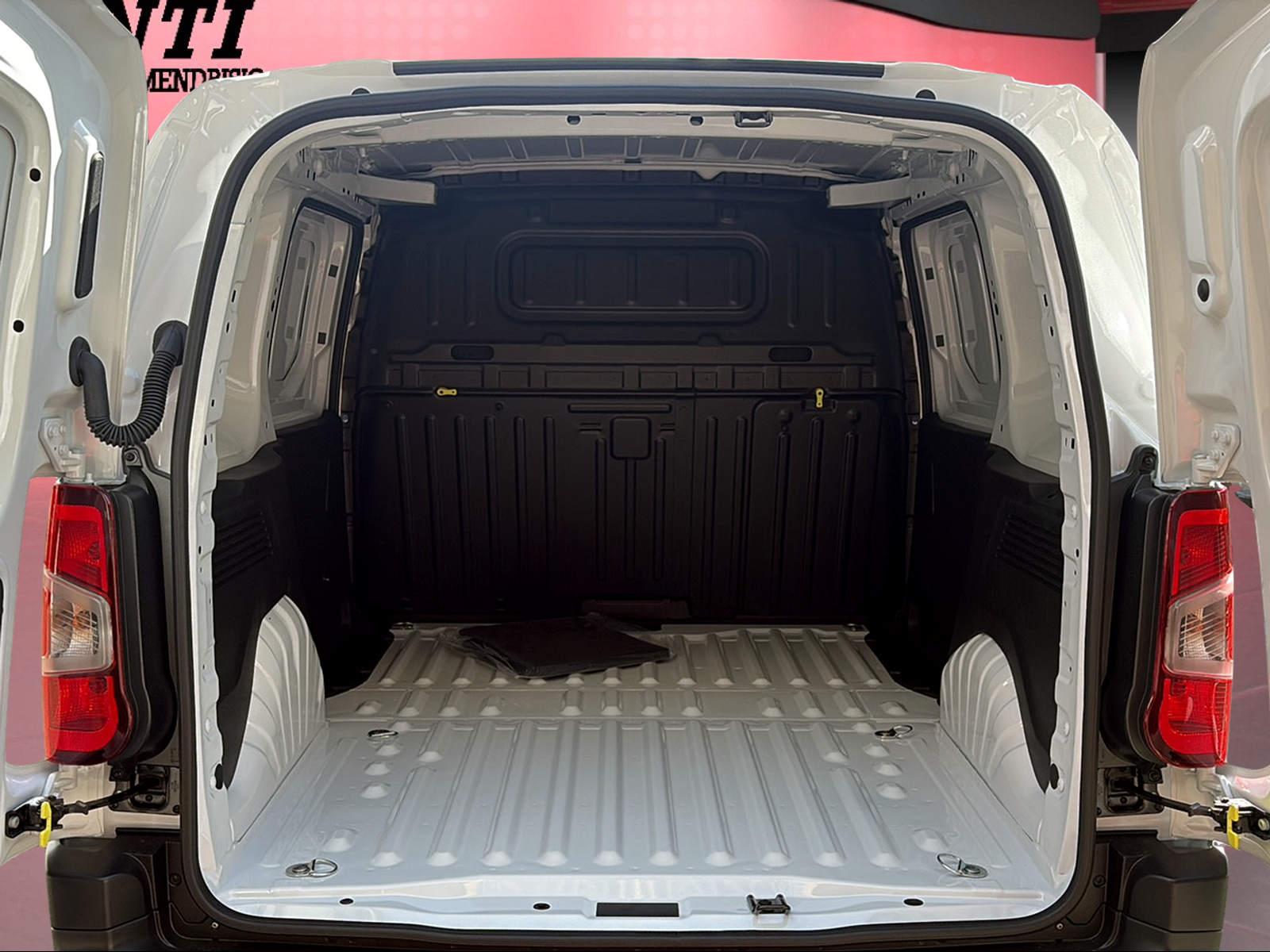 TOYOTA PROACE CITY Van L1 1.2 Active-image-9